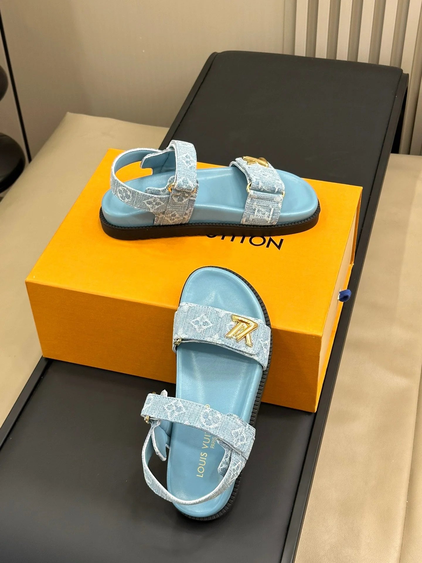 LV SANDAL