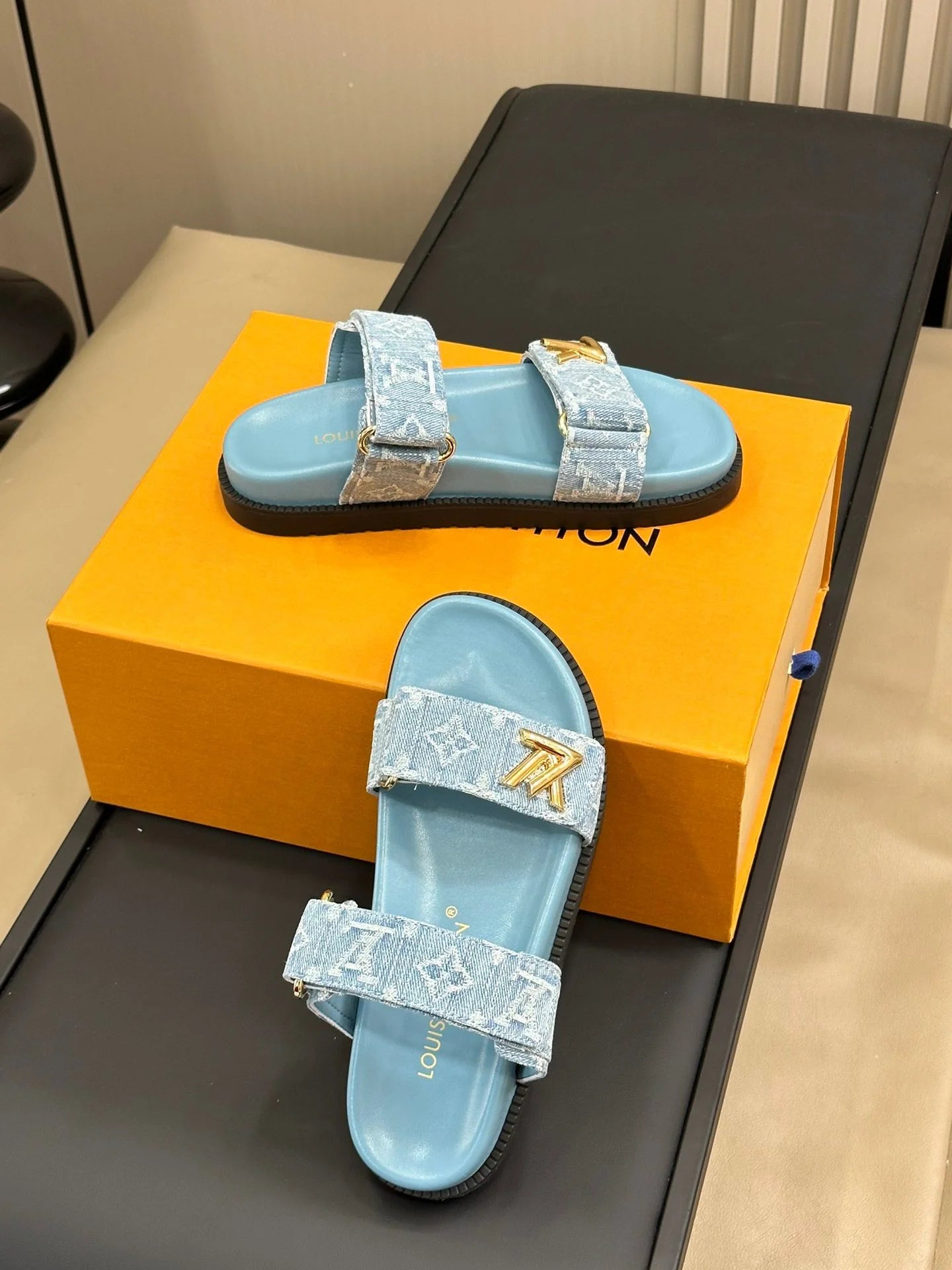 LV SANDAL