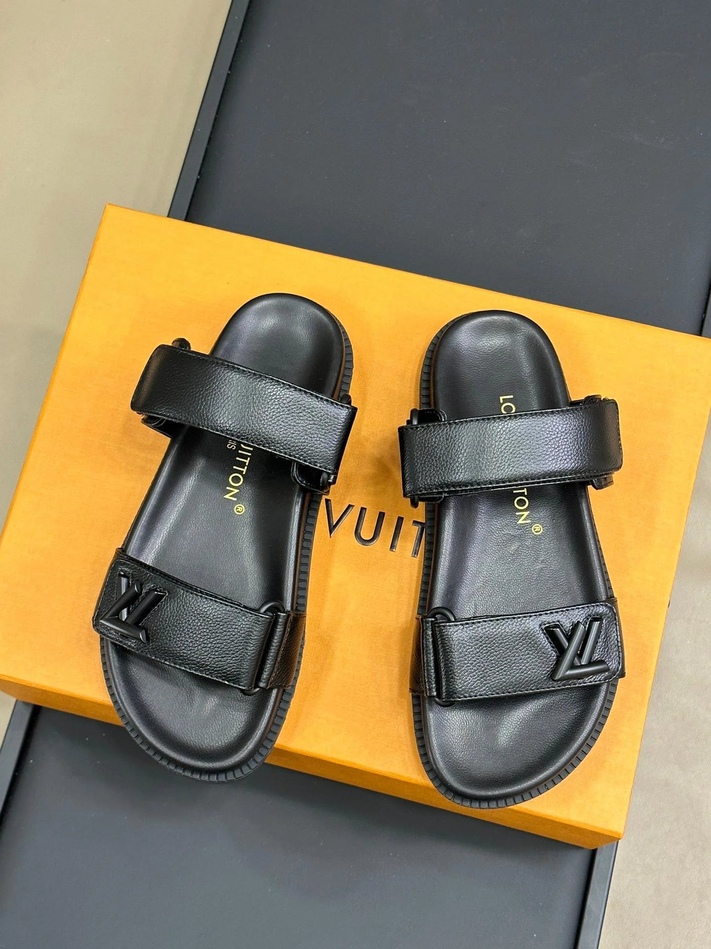 LV SANDAL