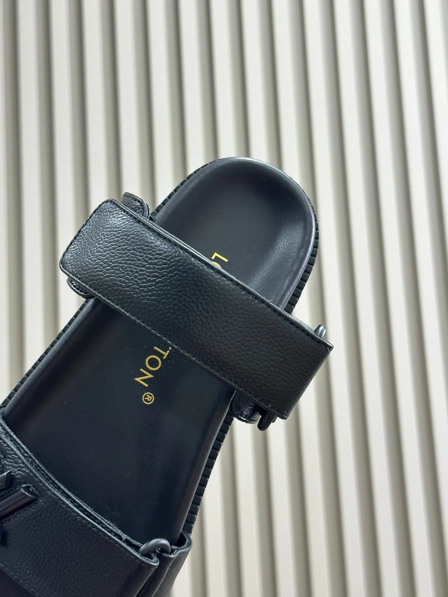 LV SANDAL