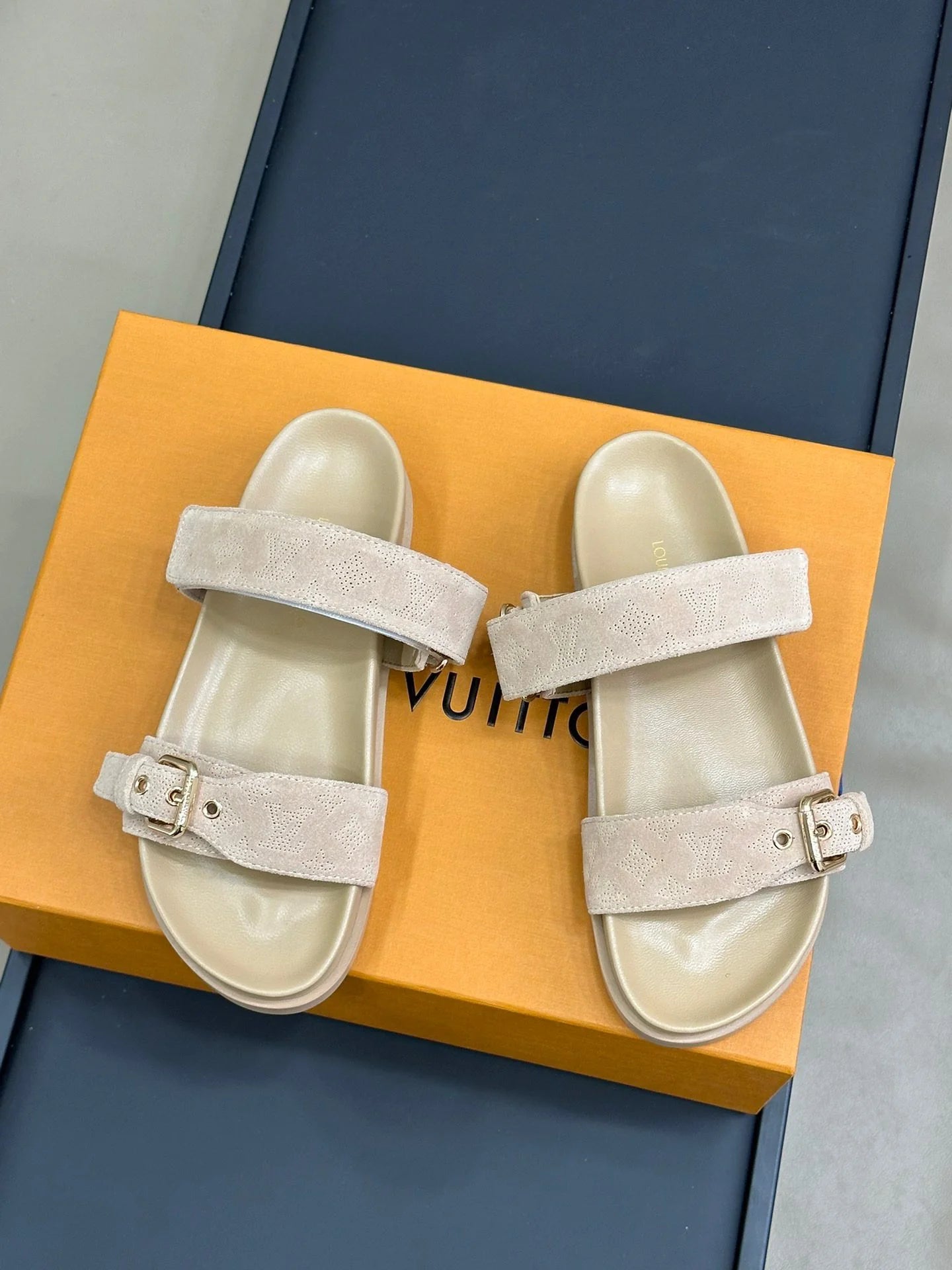 LV SANDAL