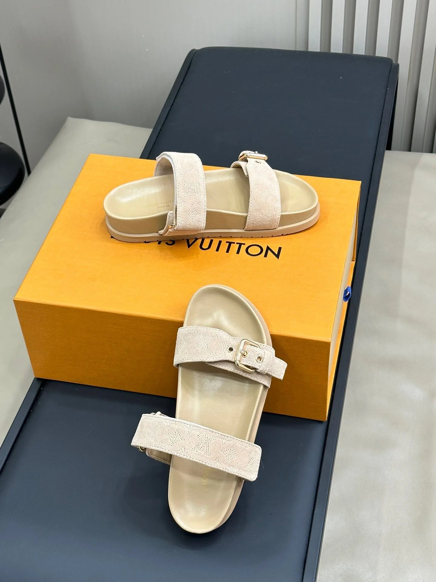 LV SANDAL