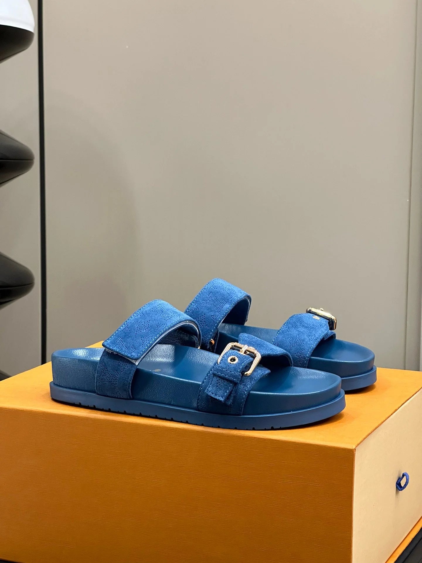 LV SANDAL