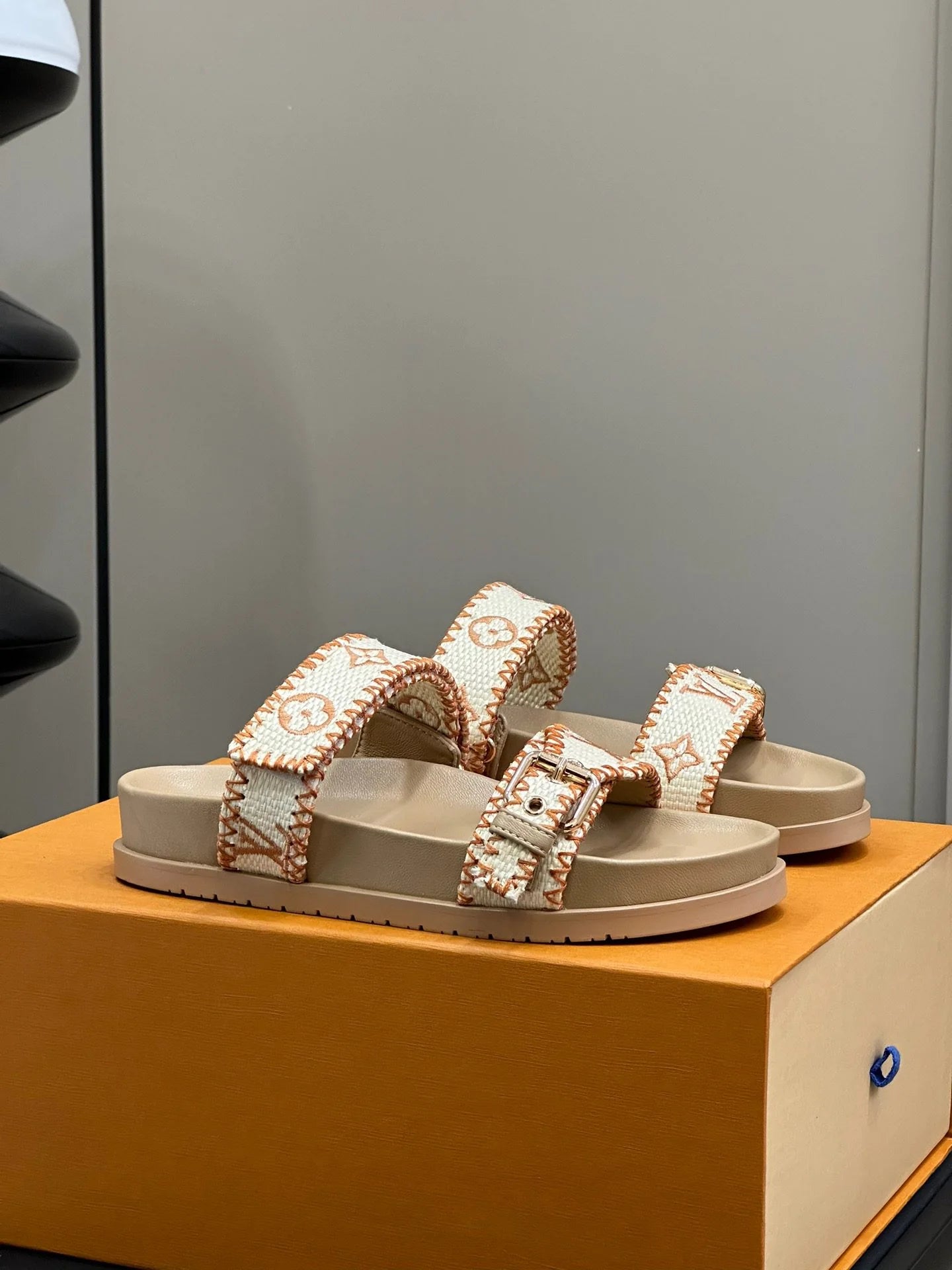 LV SANDAL