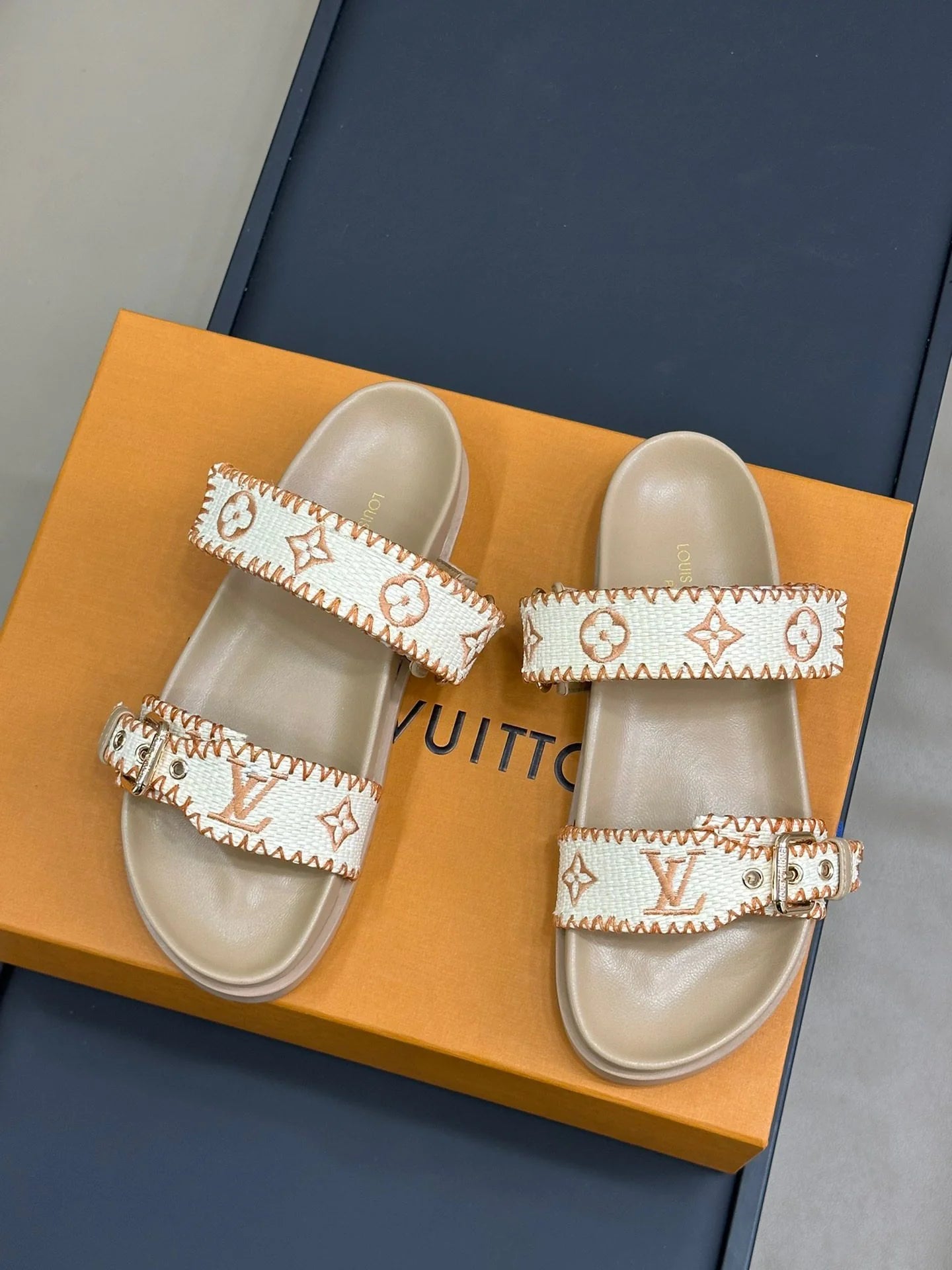 LV SANDAL
