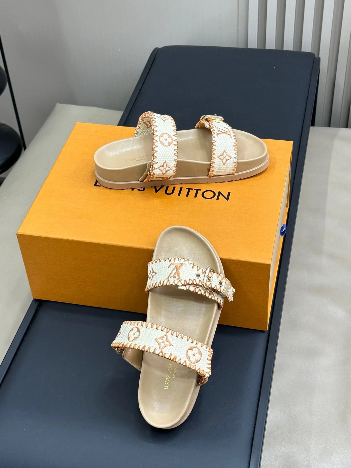 LV SANDAL