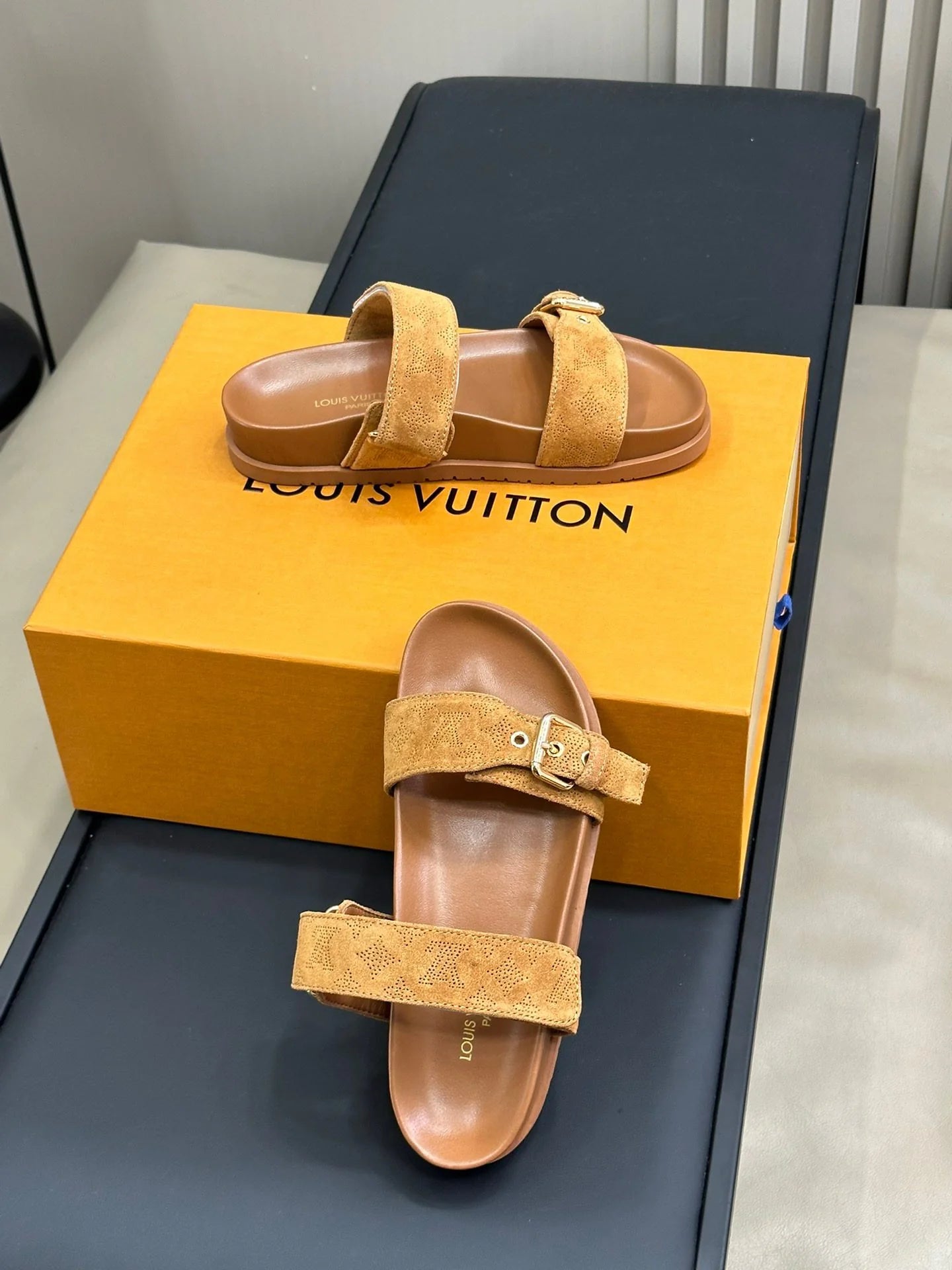 LV SANDAL