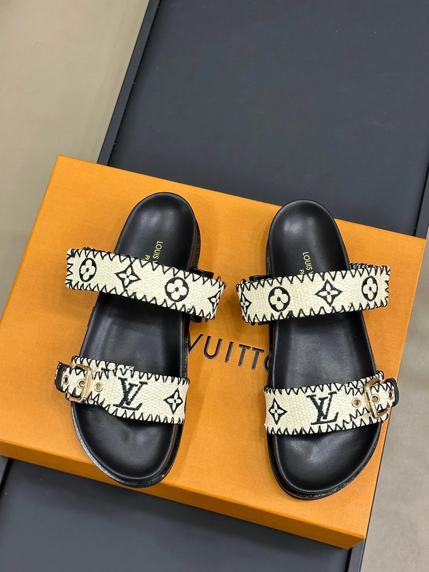 LV SANDAL