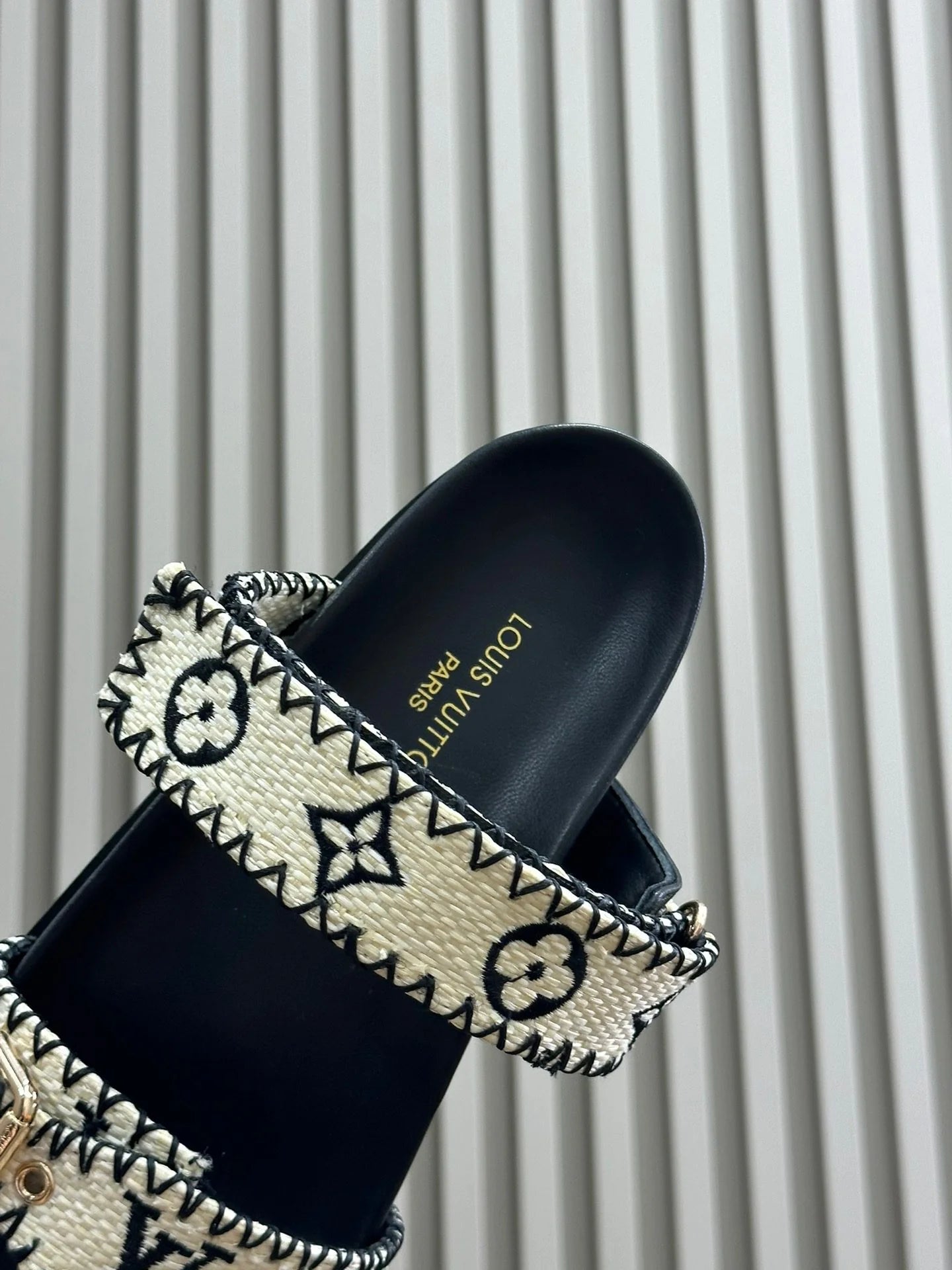LV SANDAL