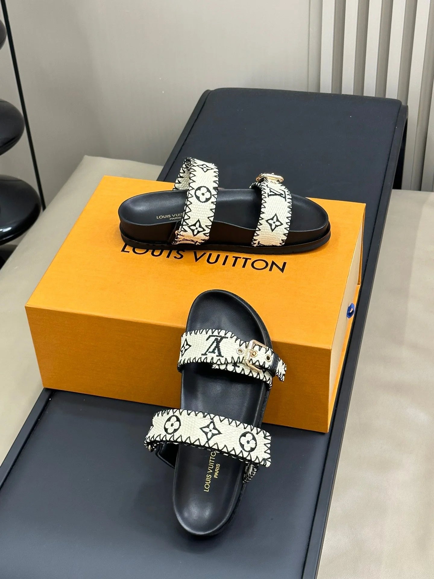 LV SANDAL