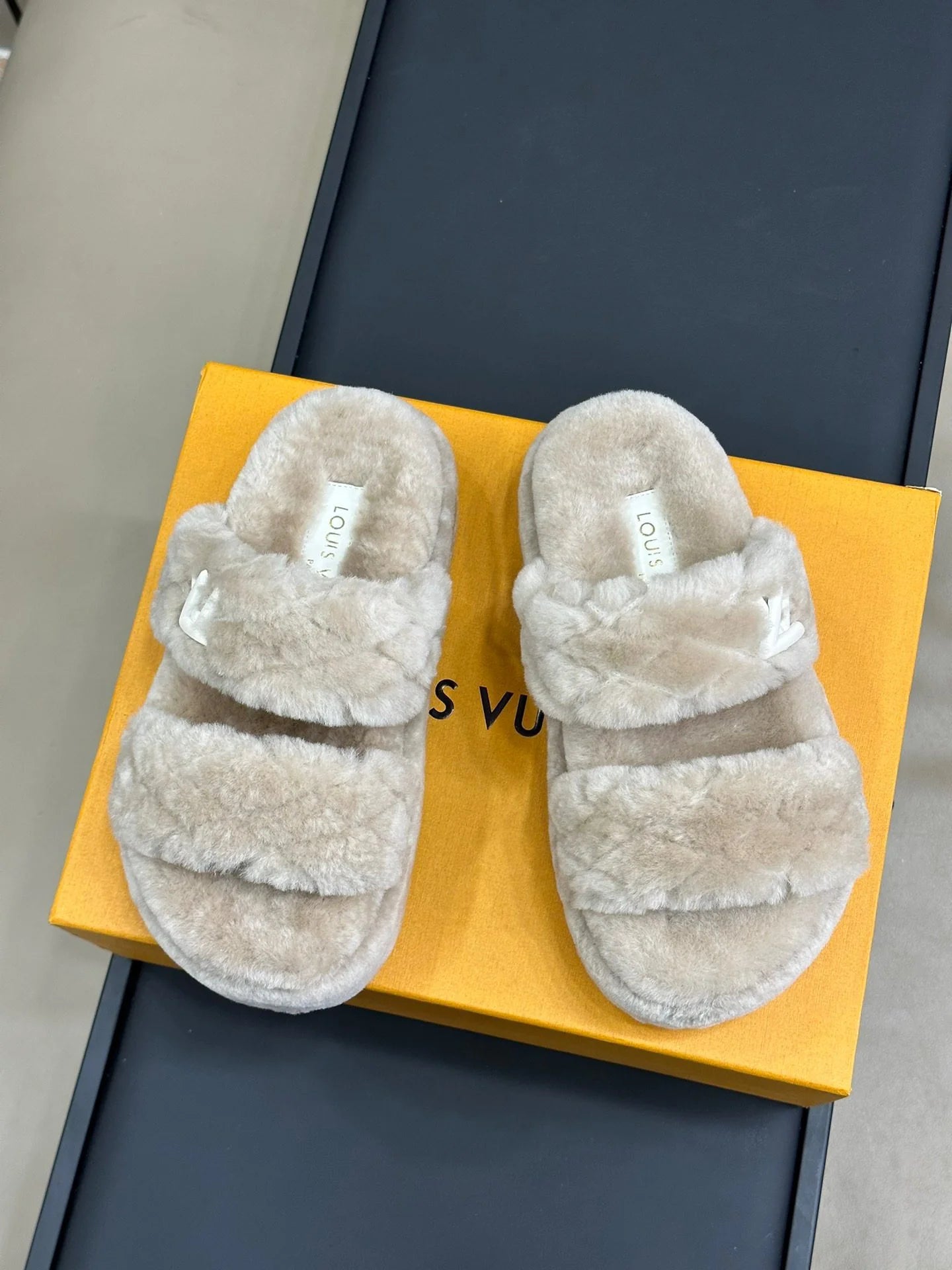 LV SANDAL