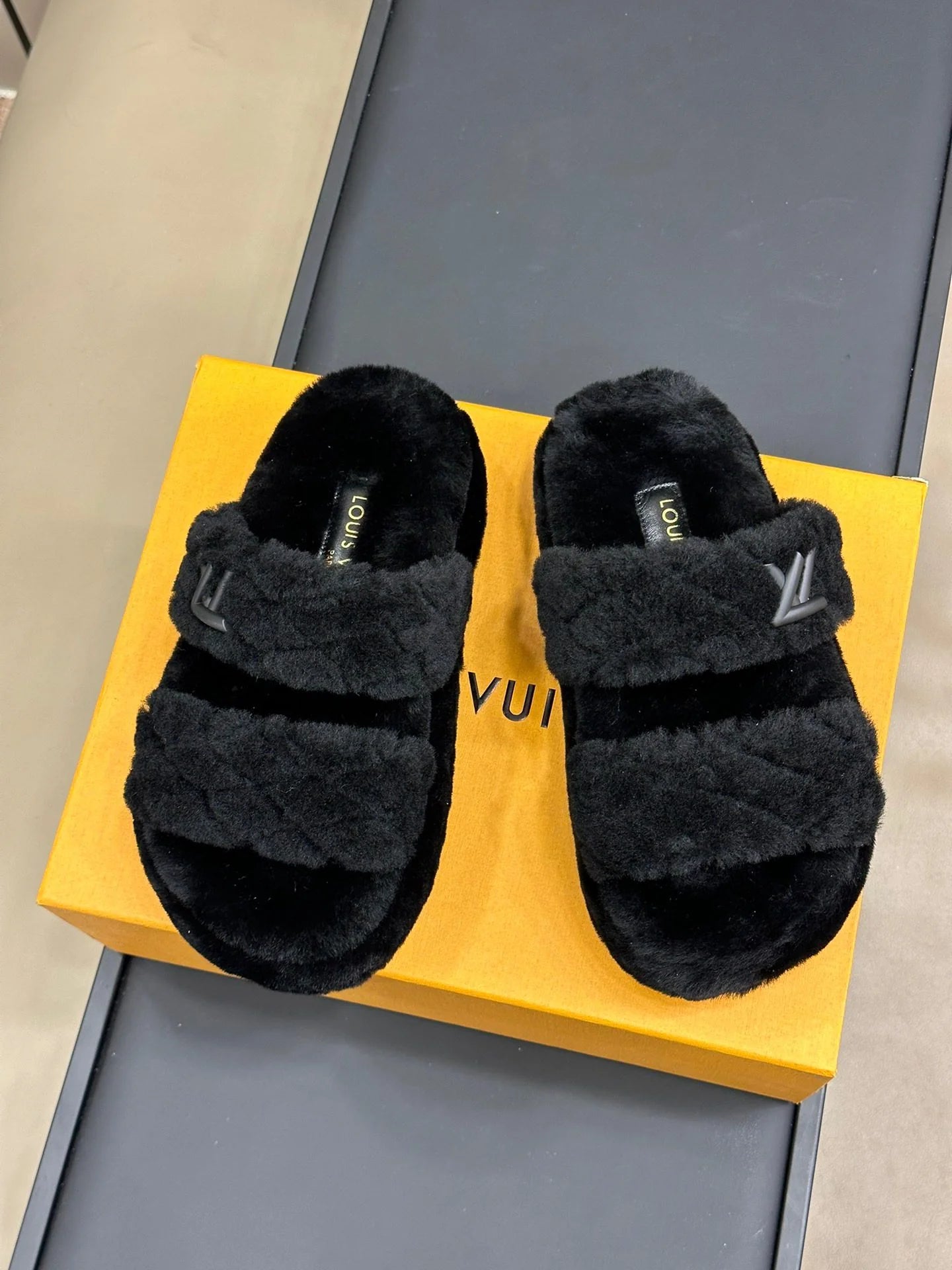 LV SANDAL