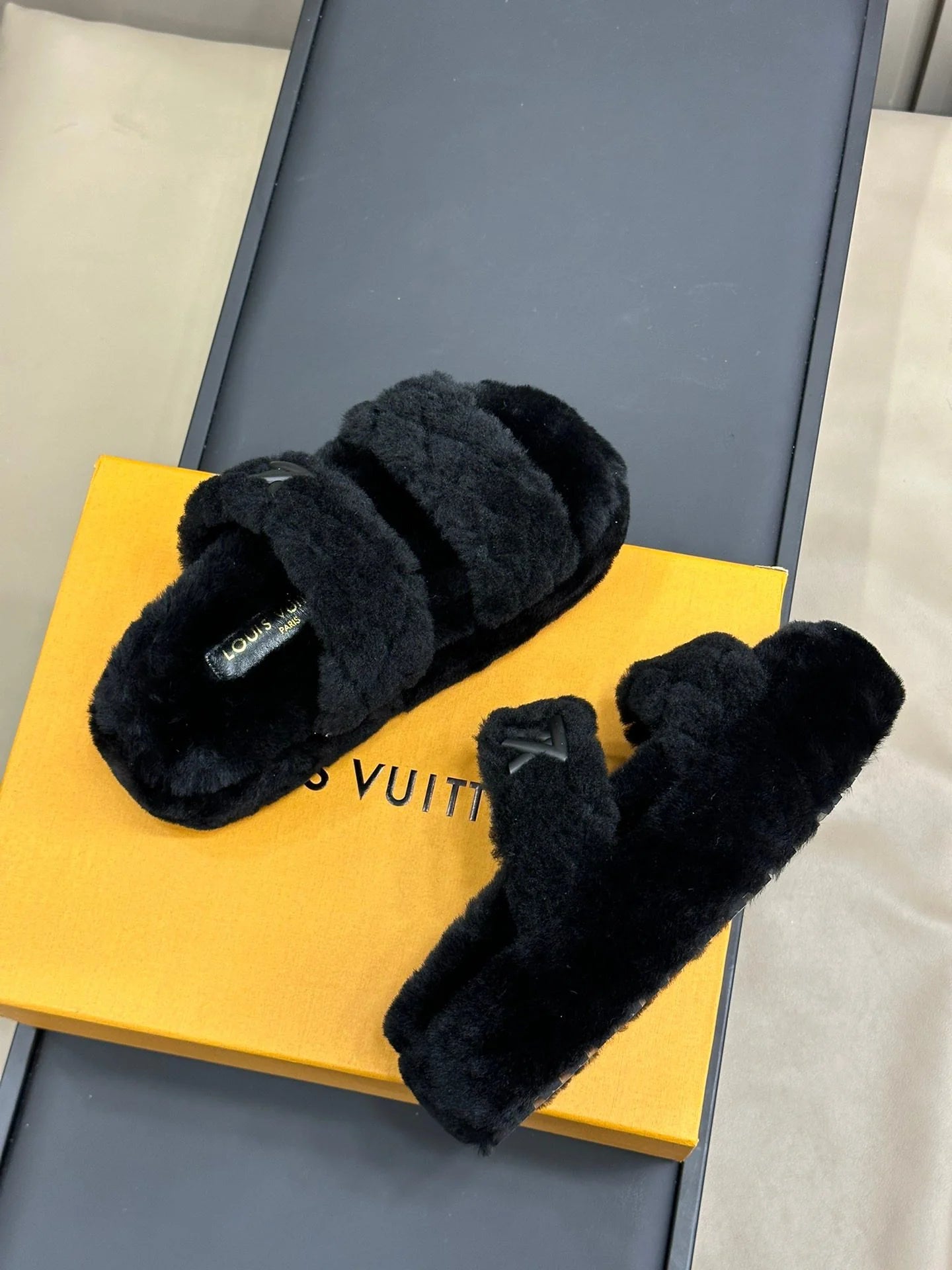 LV SANDAL