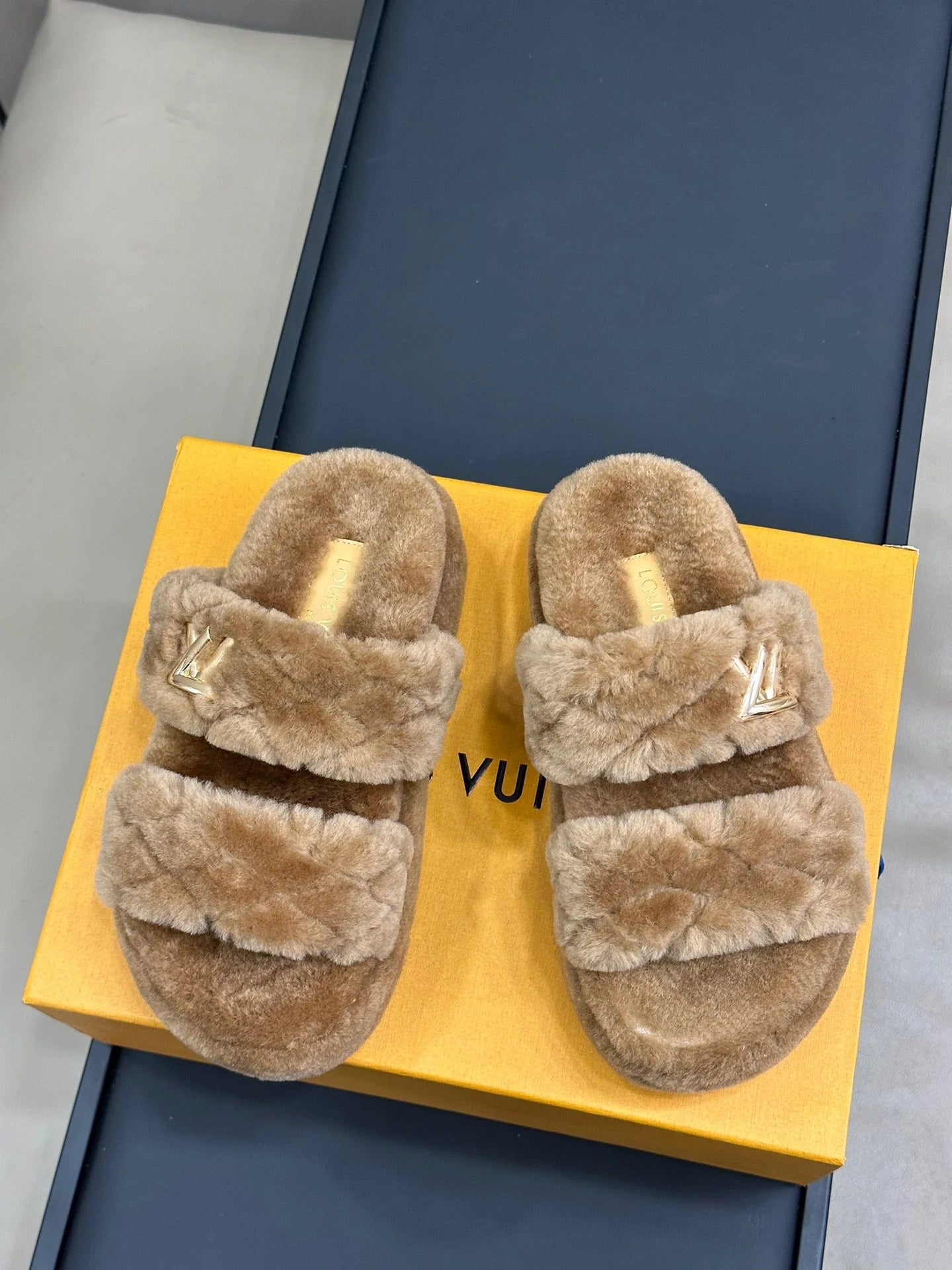 LV SANDAL