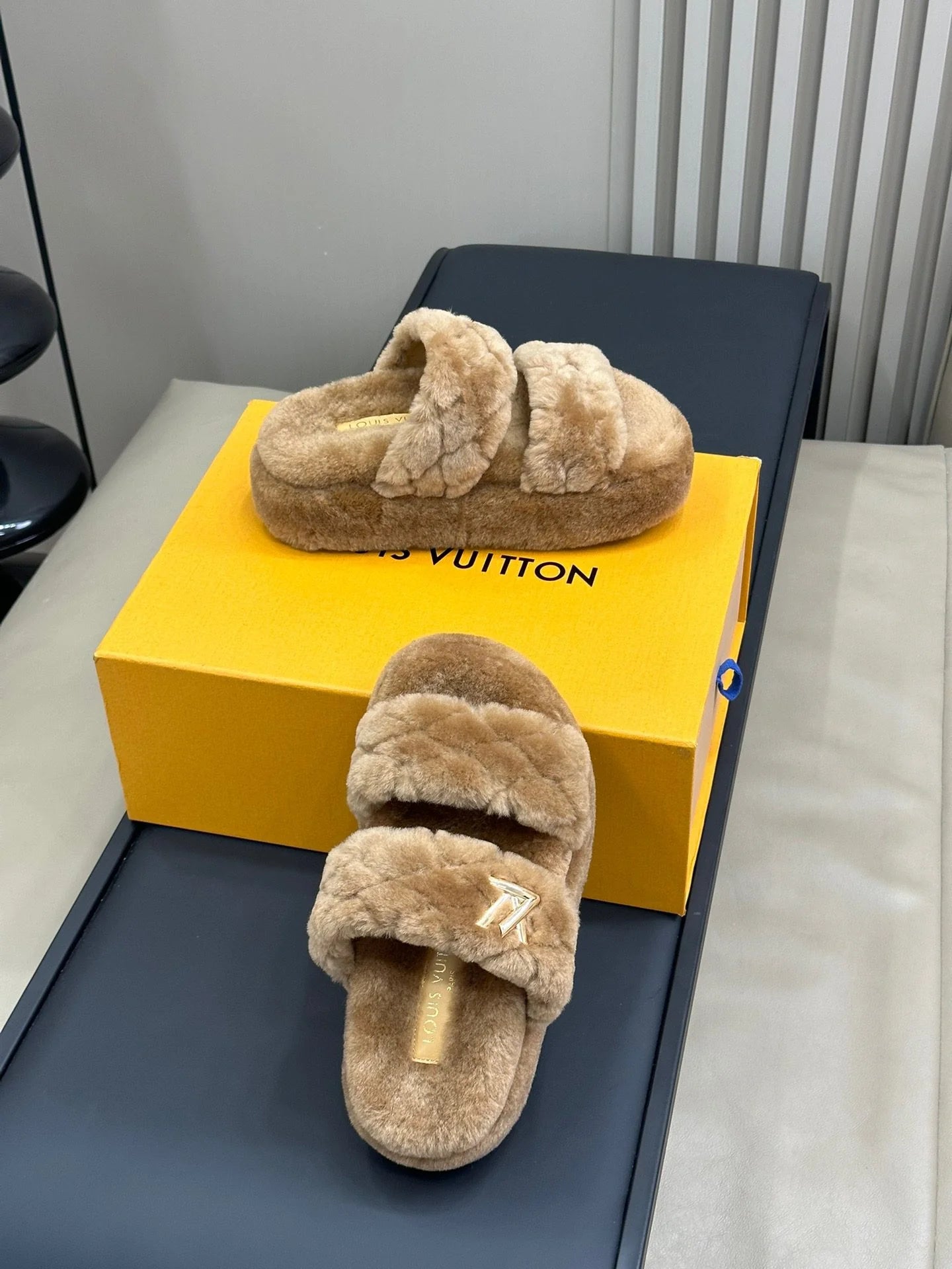 LV SANDAL