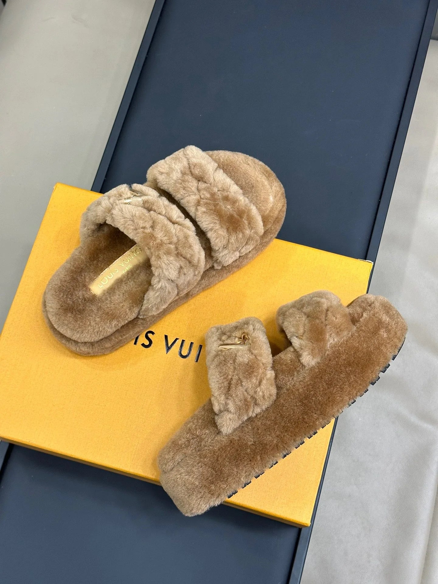 LV SANDAL