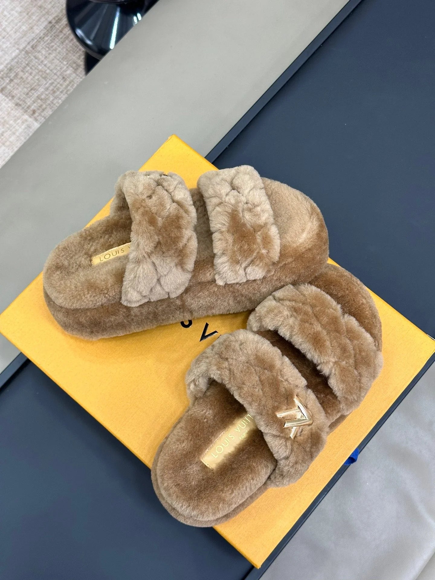 LV SANDAL