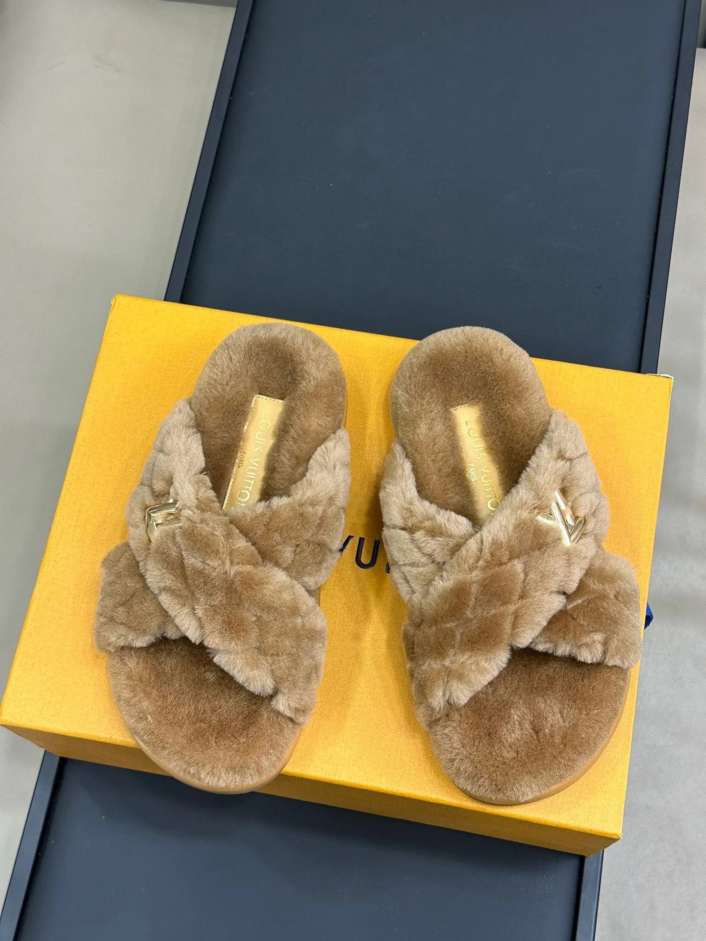 LV SANDAL
