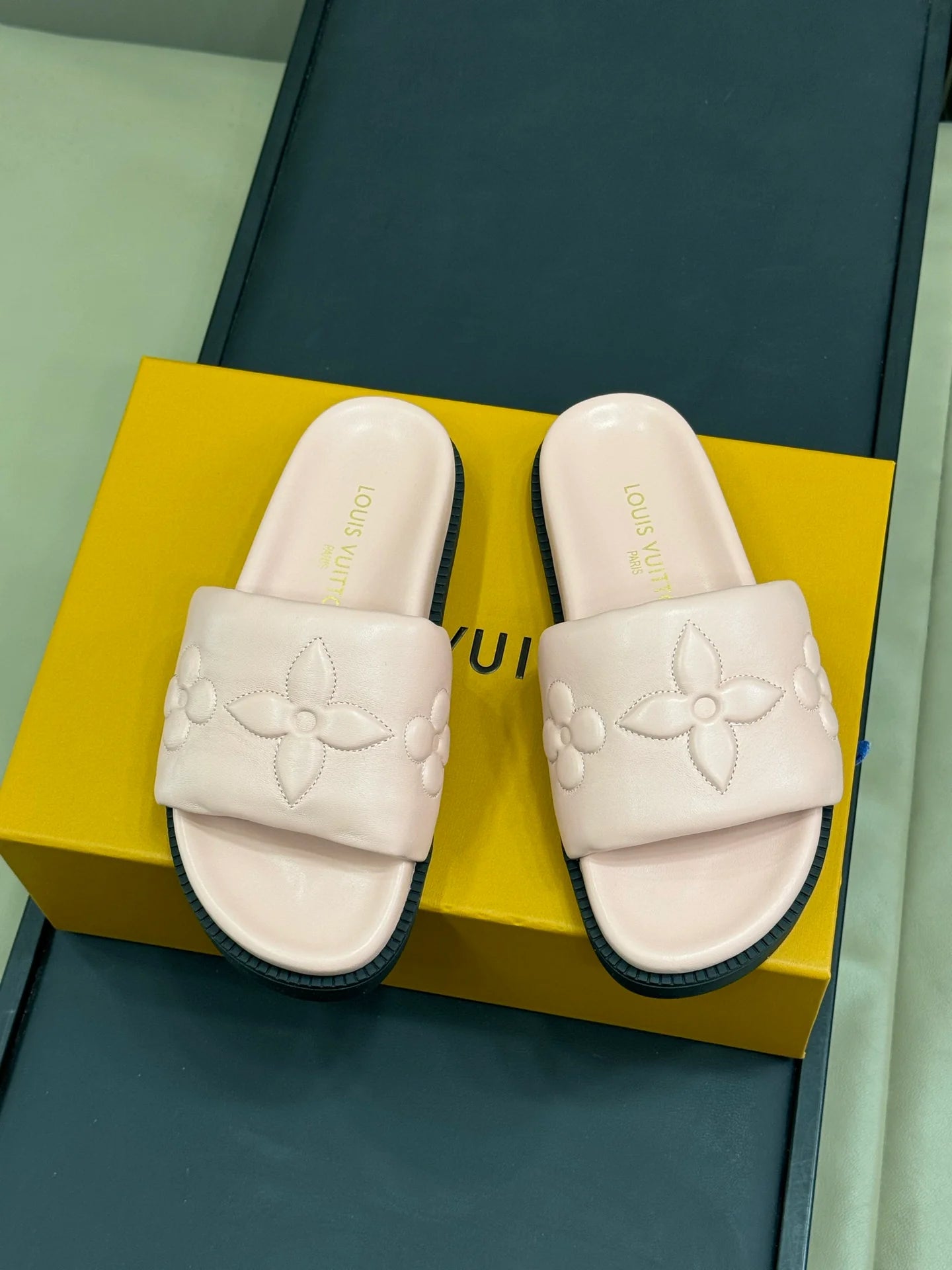 LV SANDAL