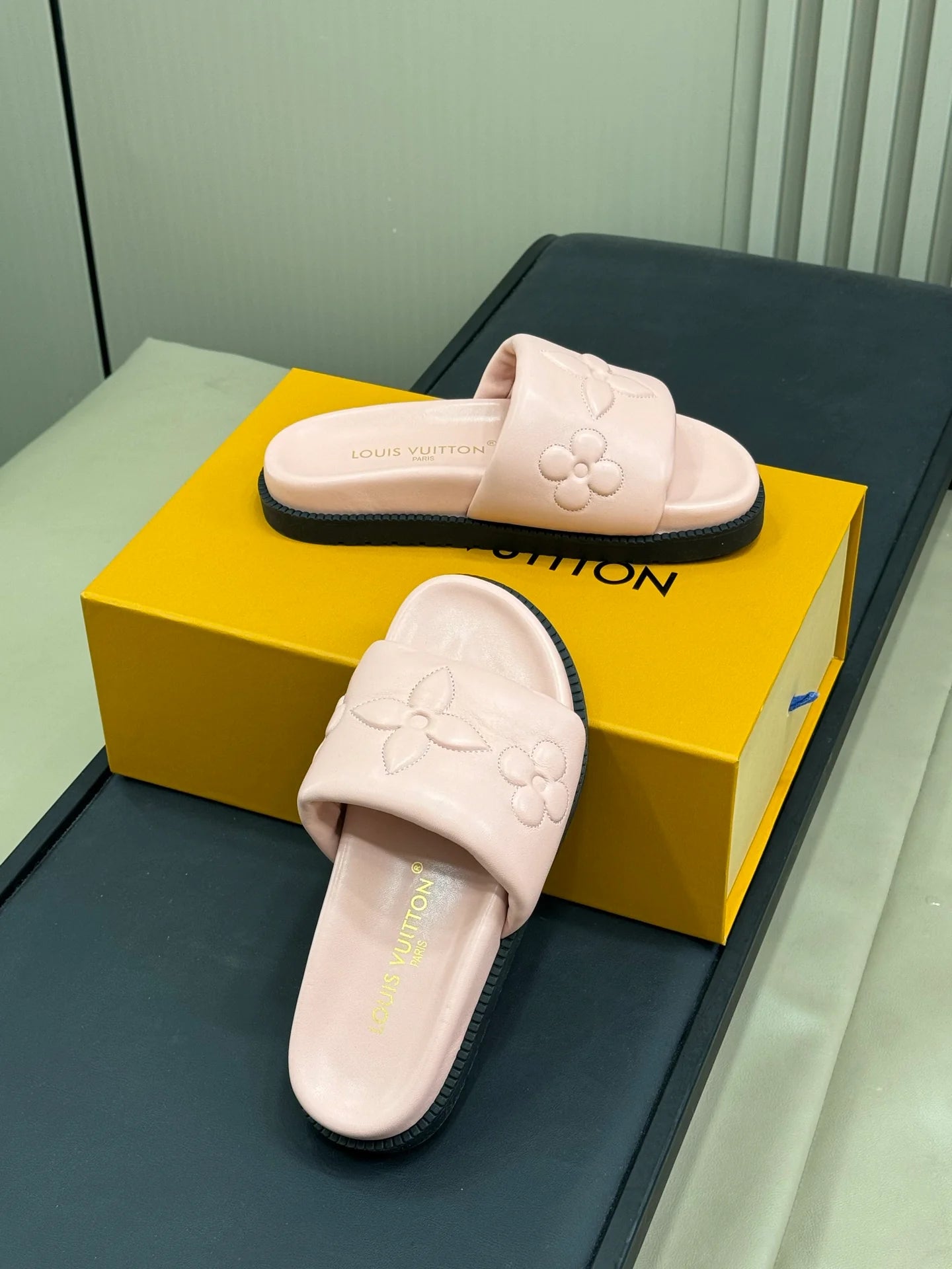 LV SANDAL