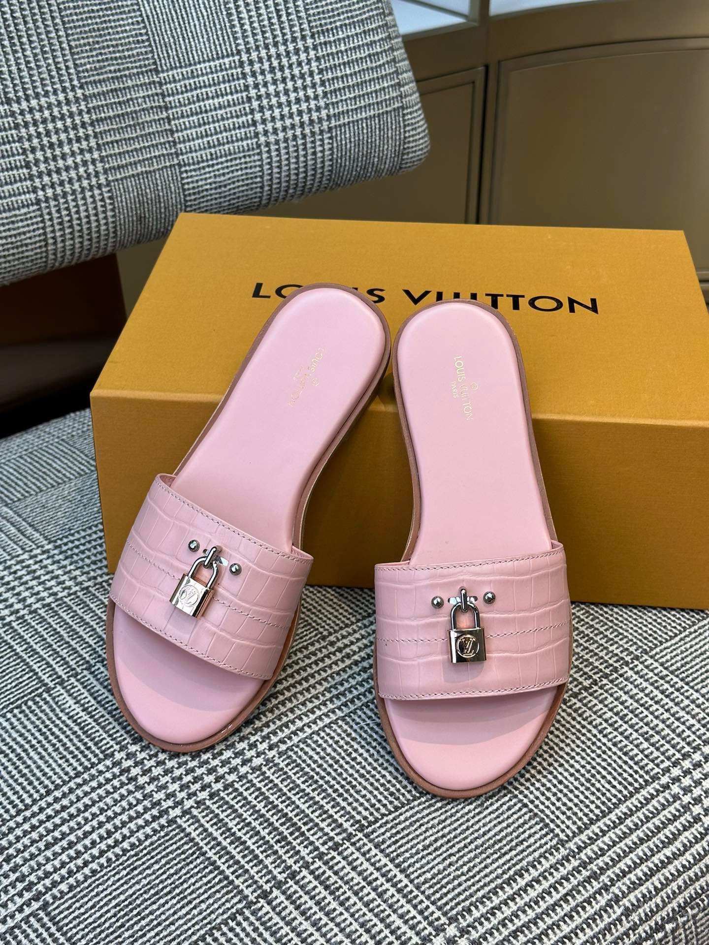 LV SANDAL