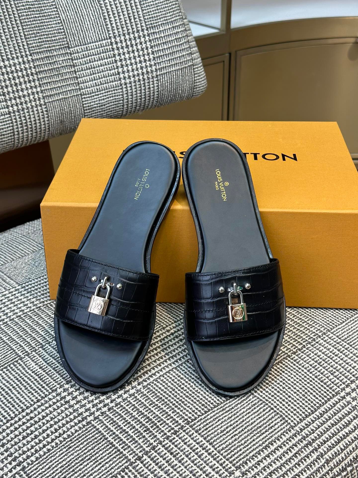 LV SANDAL