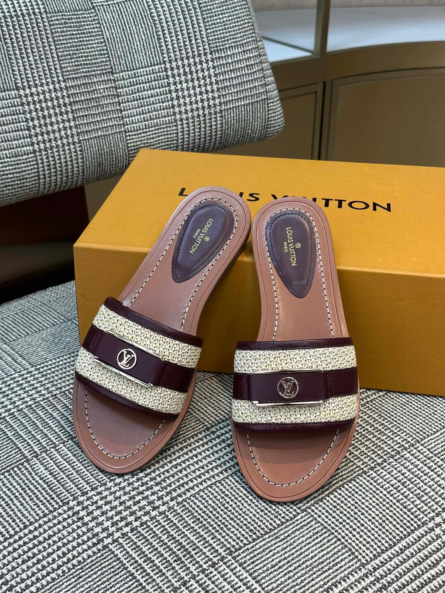 LV SANDAL