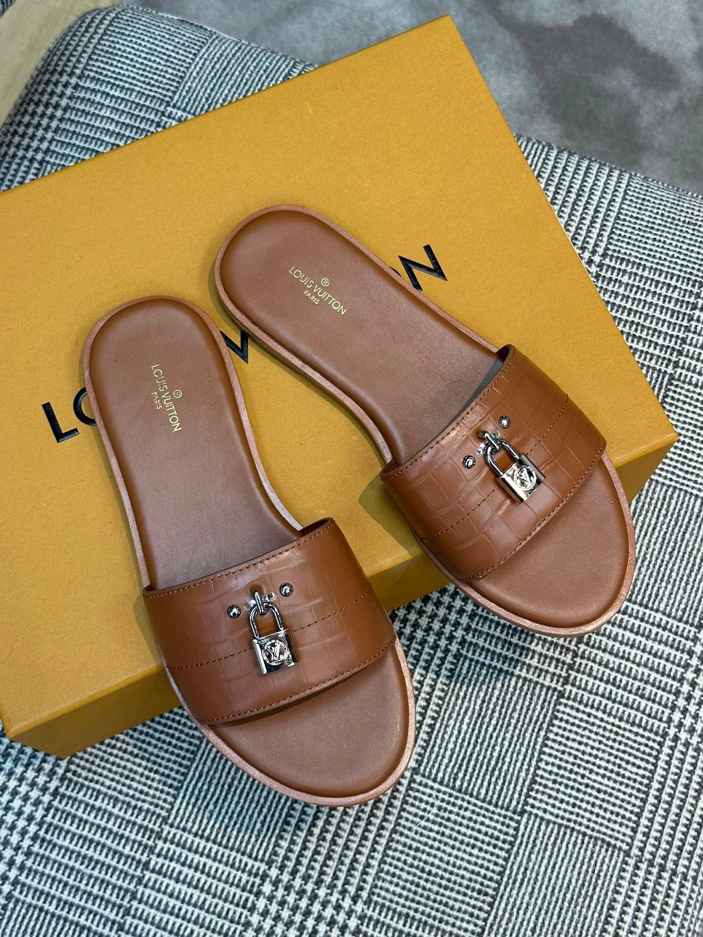 LV SANDAL