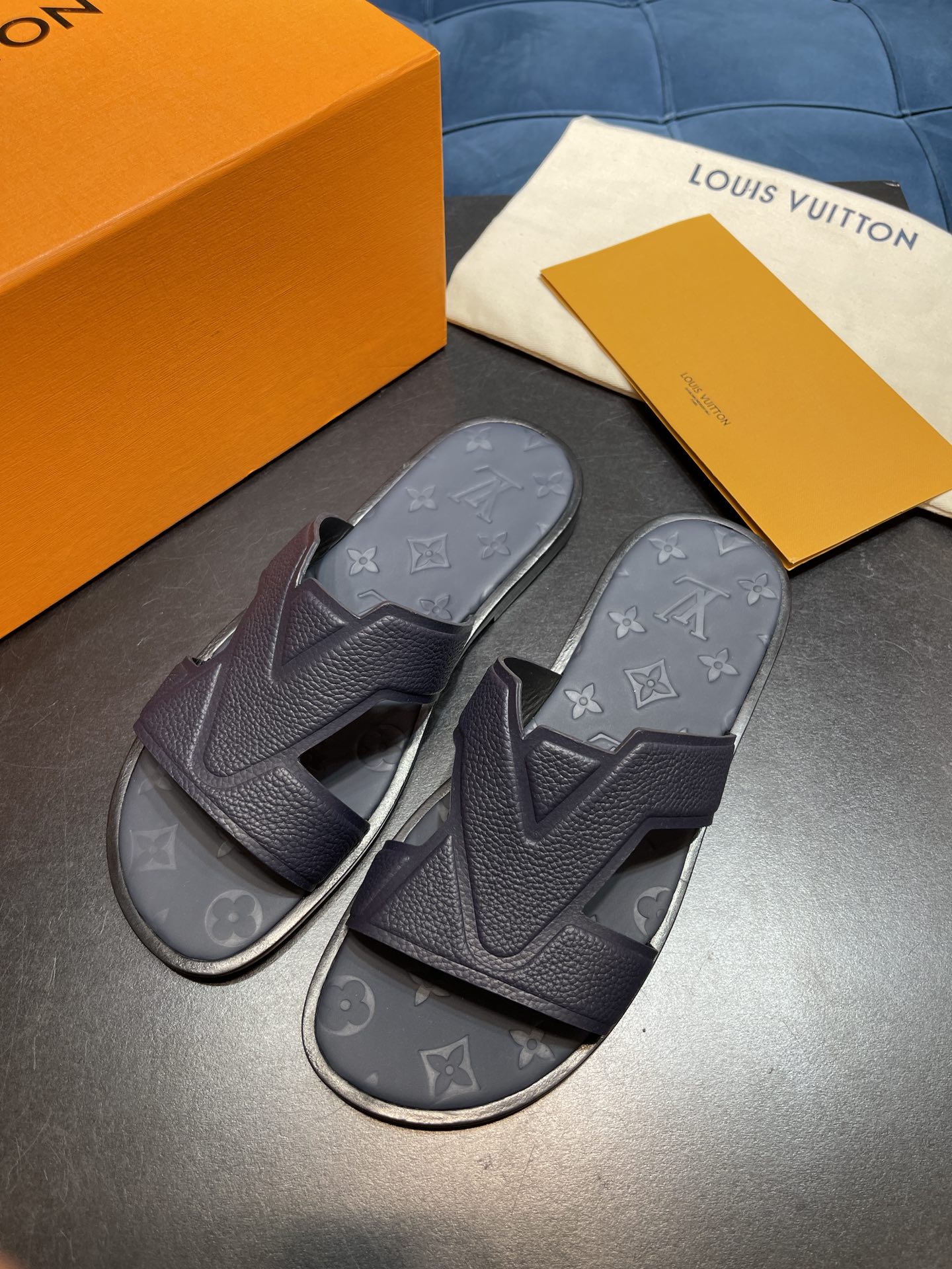 LV SANDAL