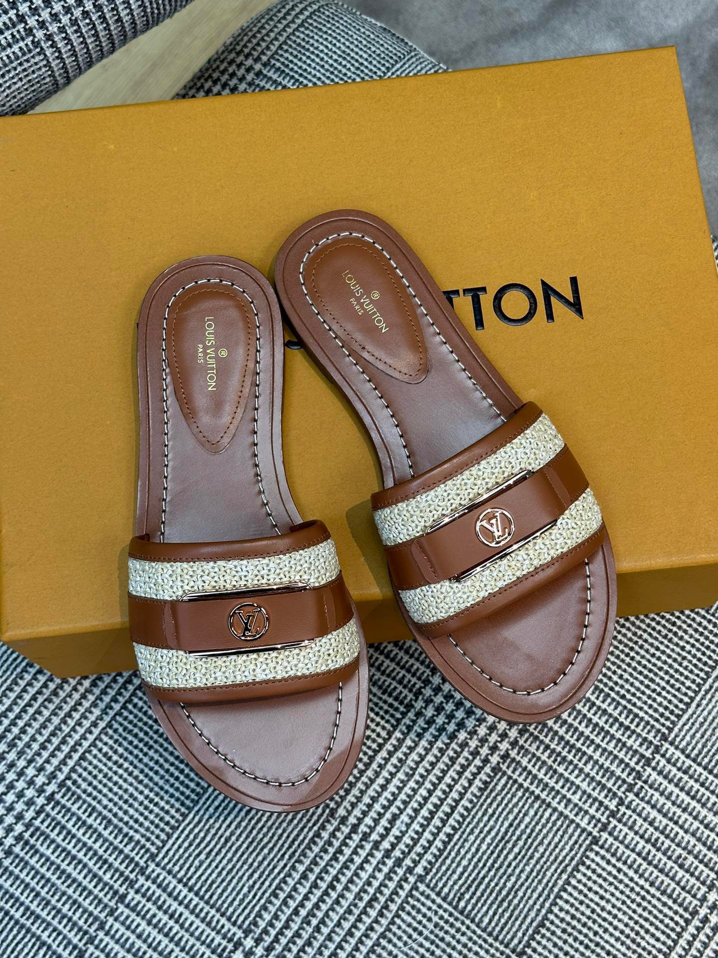 LV SANDAL