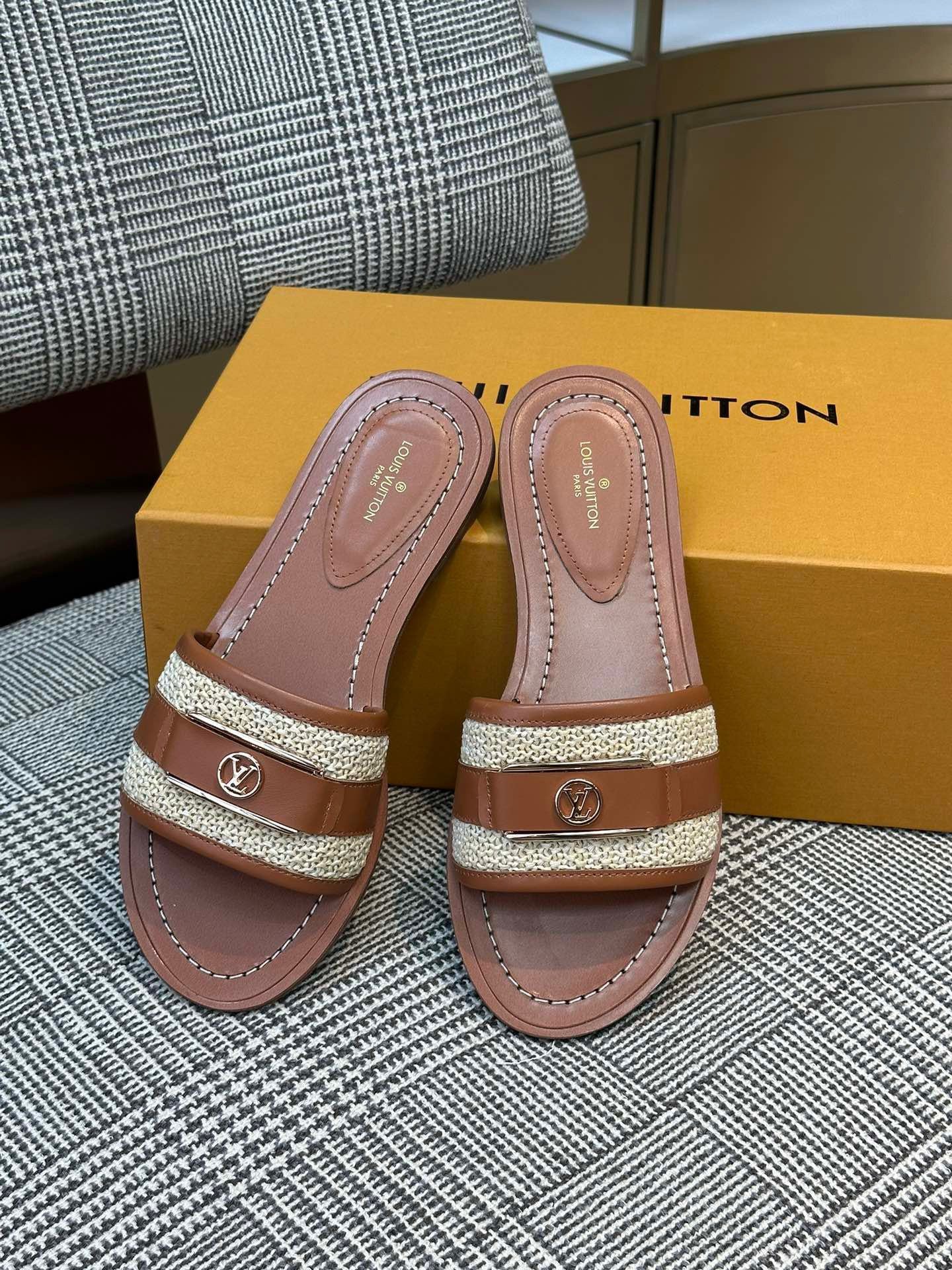 LV SANDAL