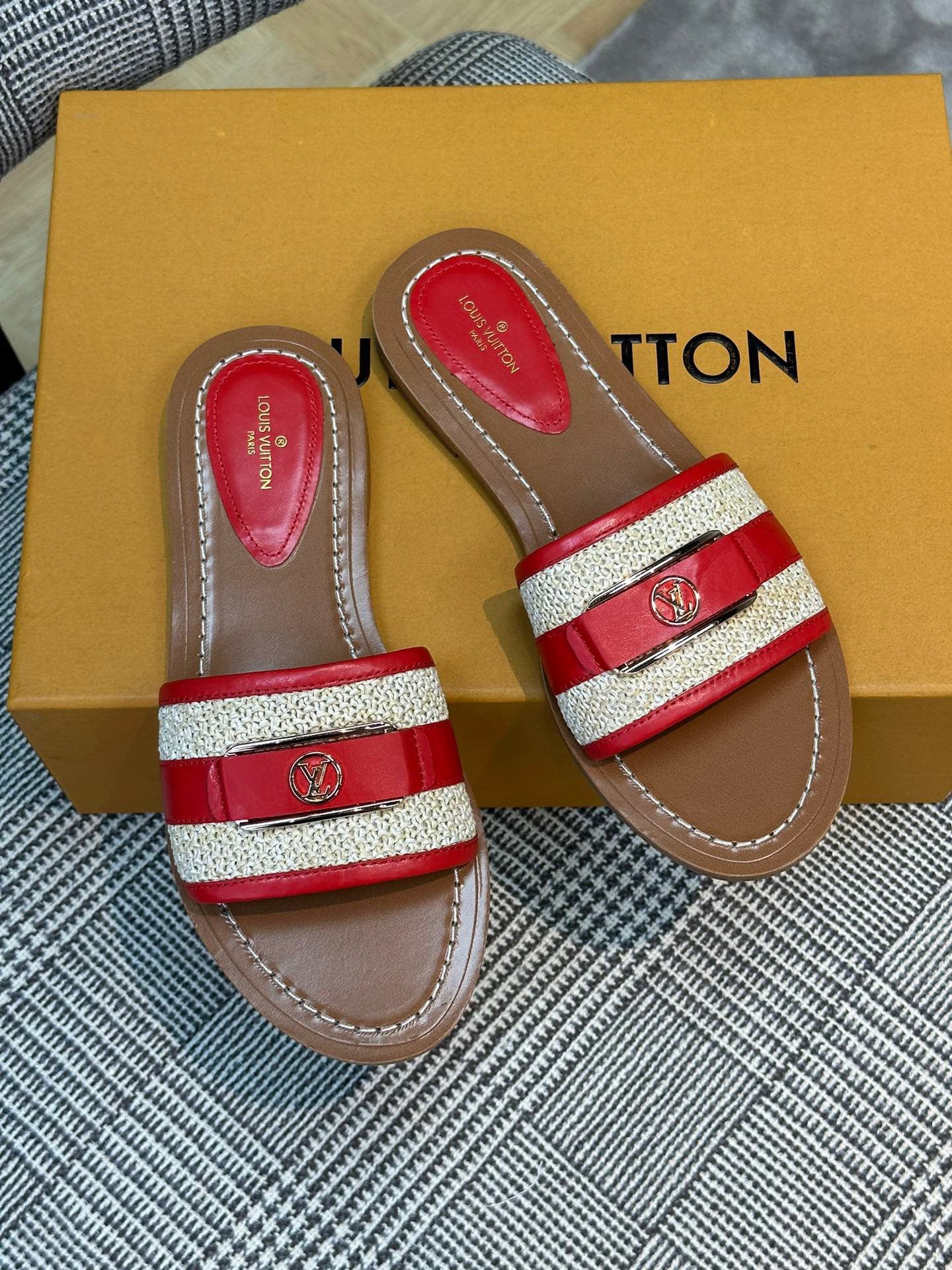 LV SANDAL