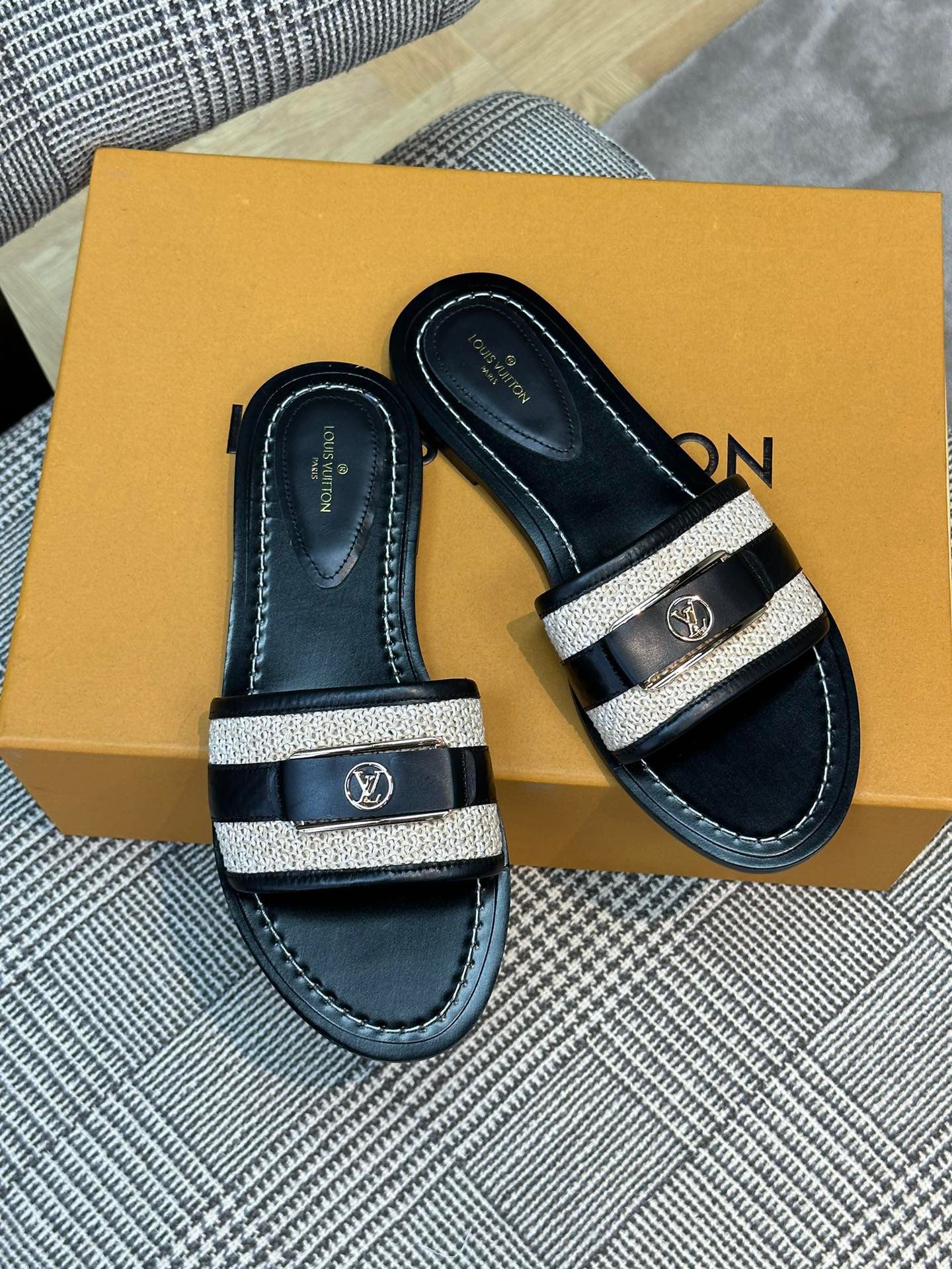 LV SANDAL