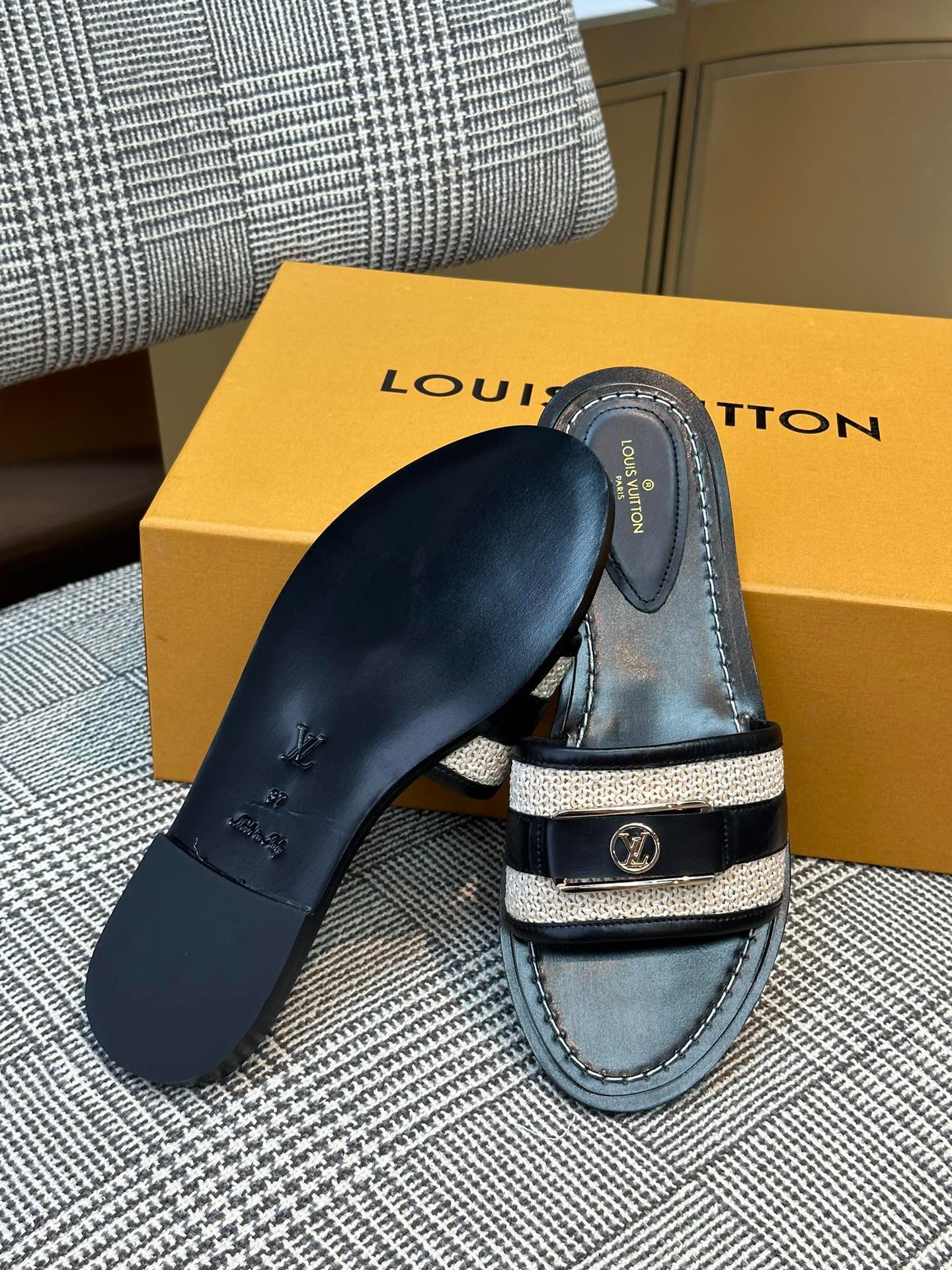 LV SANDAL