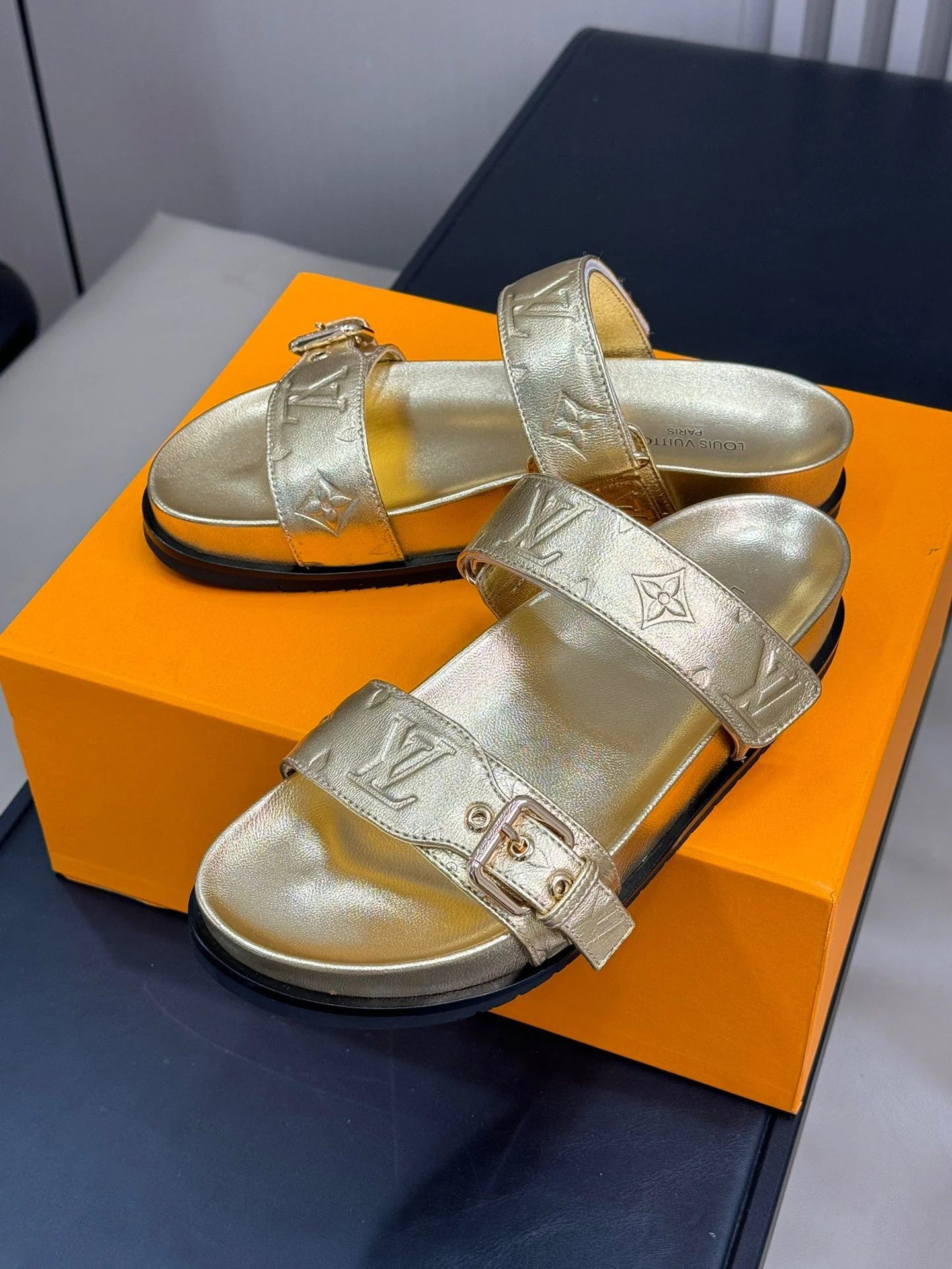 LV SANDAL