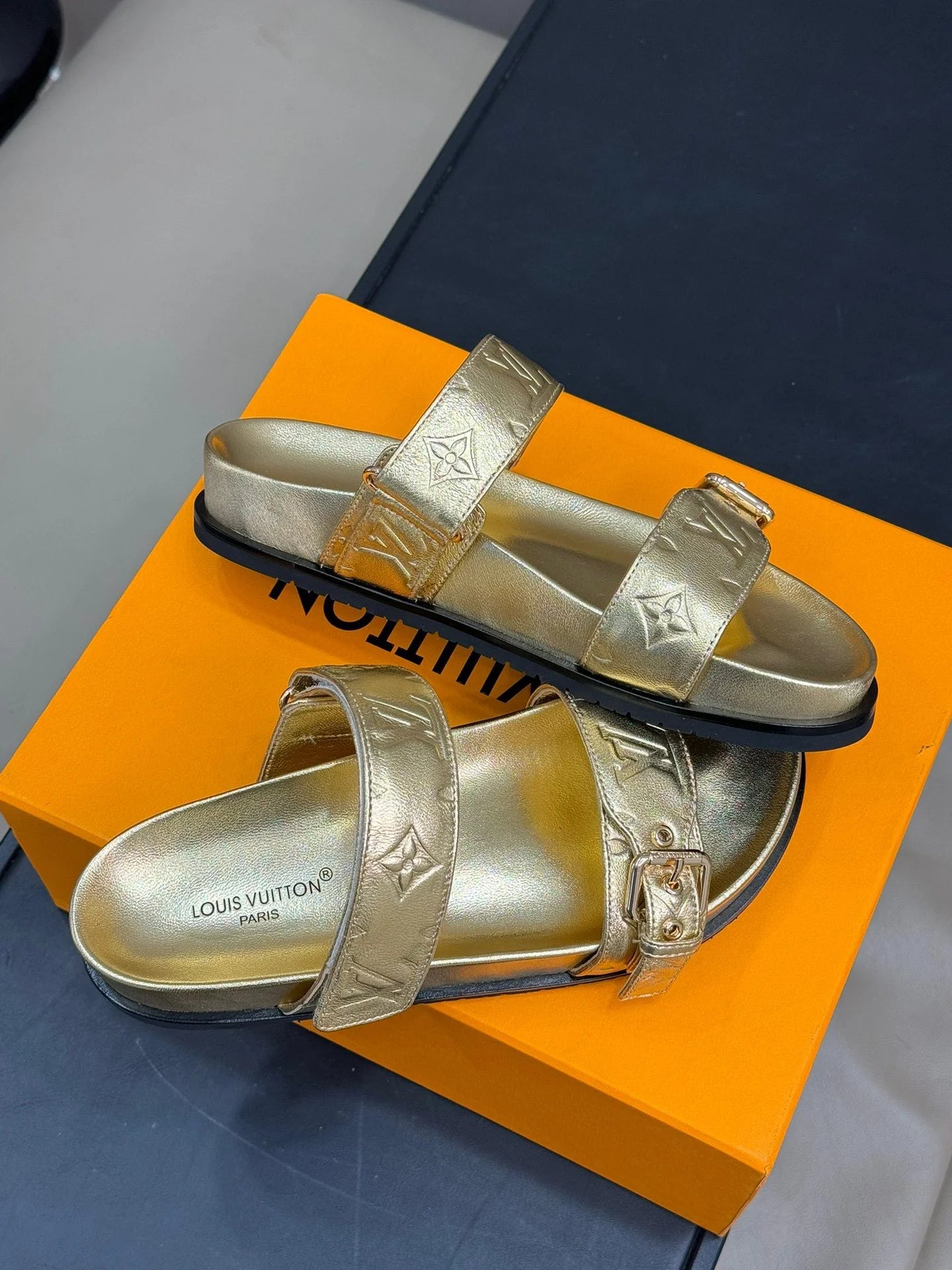 LV SANDAL