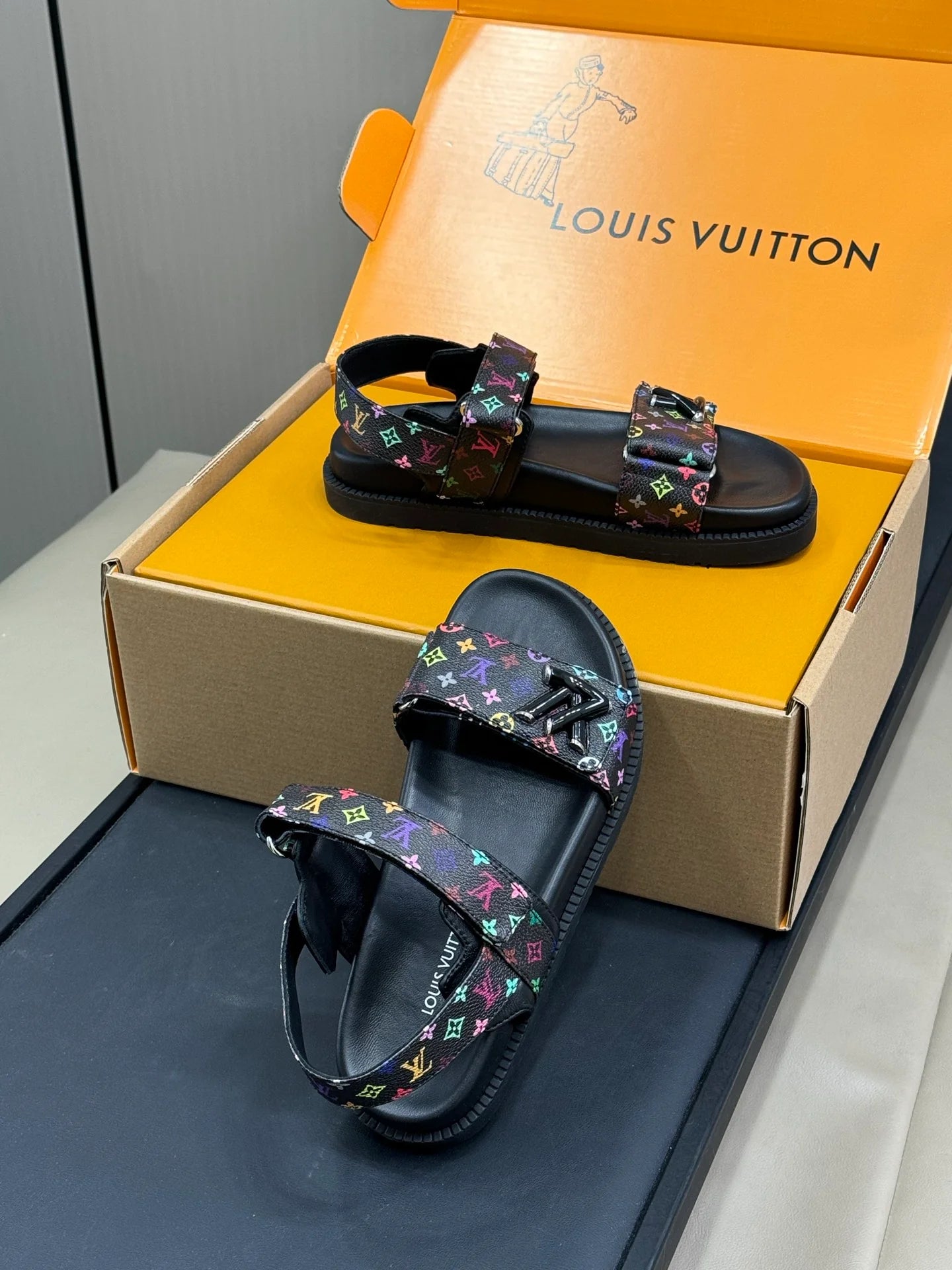LV SANDAL