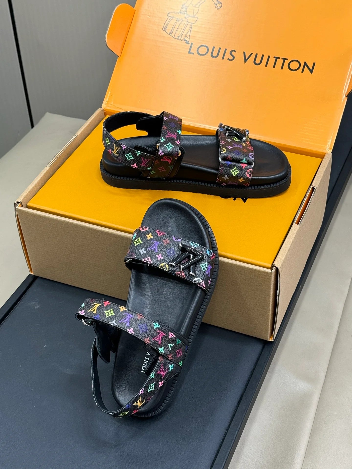 LV SANDAL
