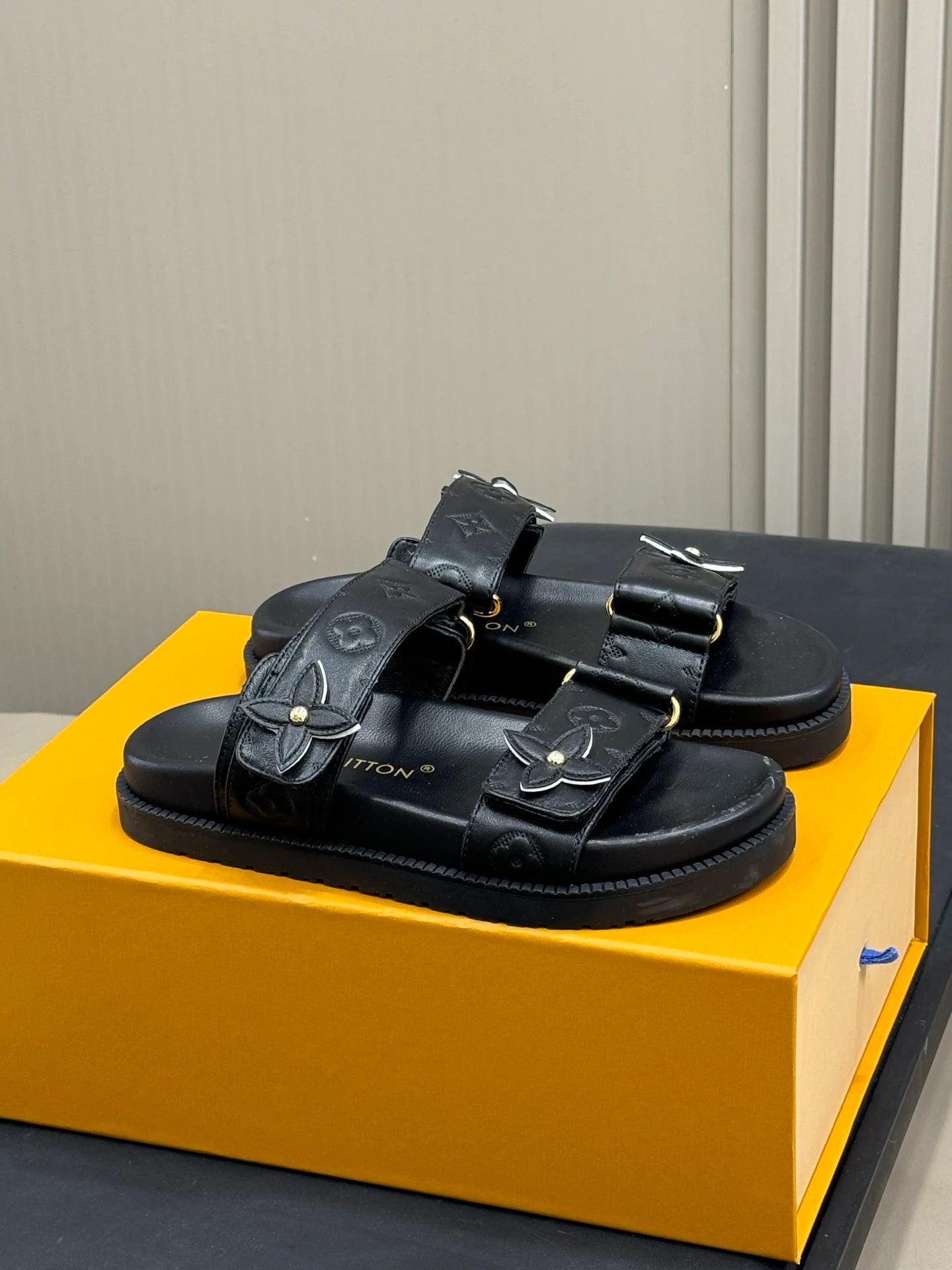 LV SANDAL