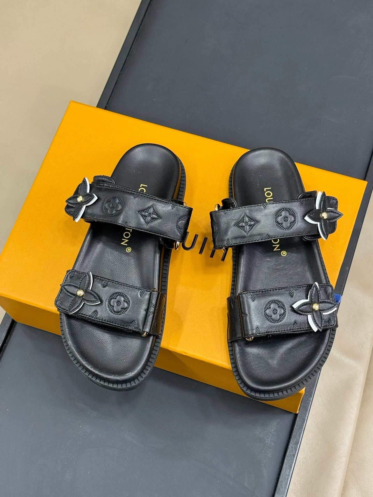 LV SANDAL