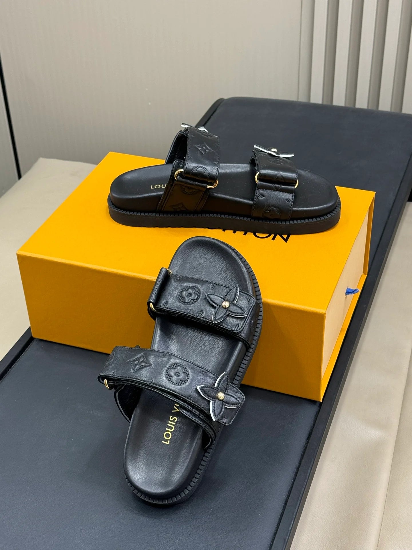 LV SANDAL