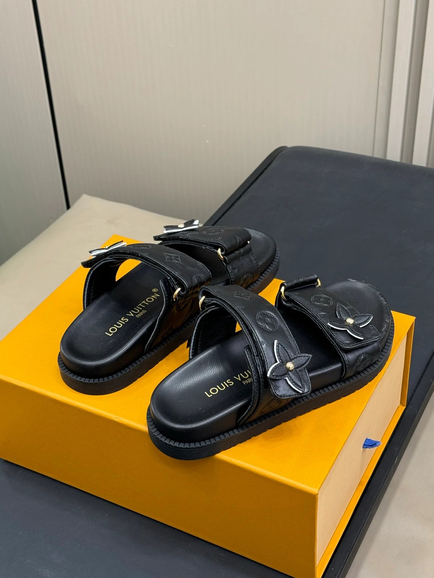 LV SANDAL