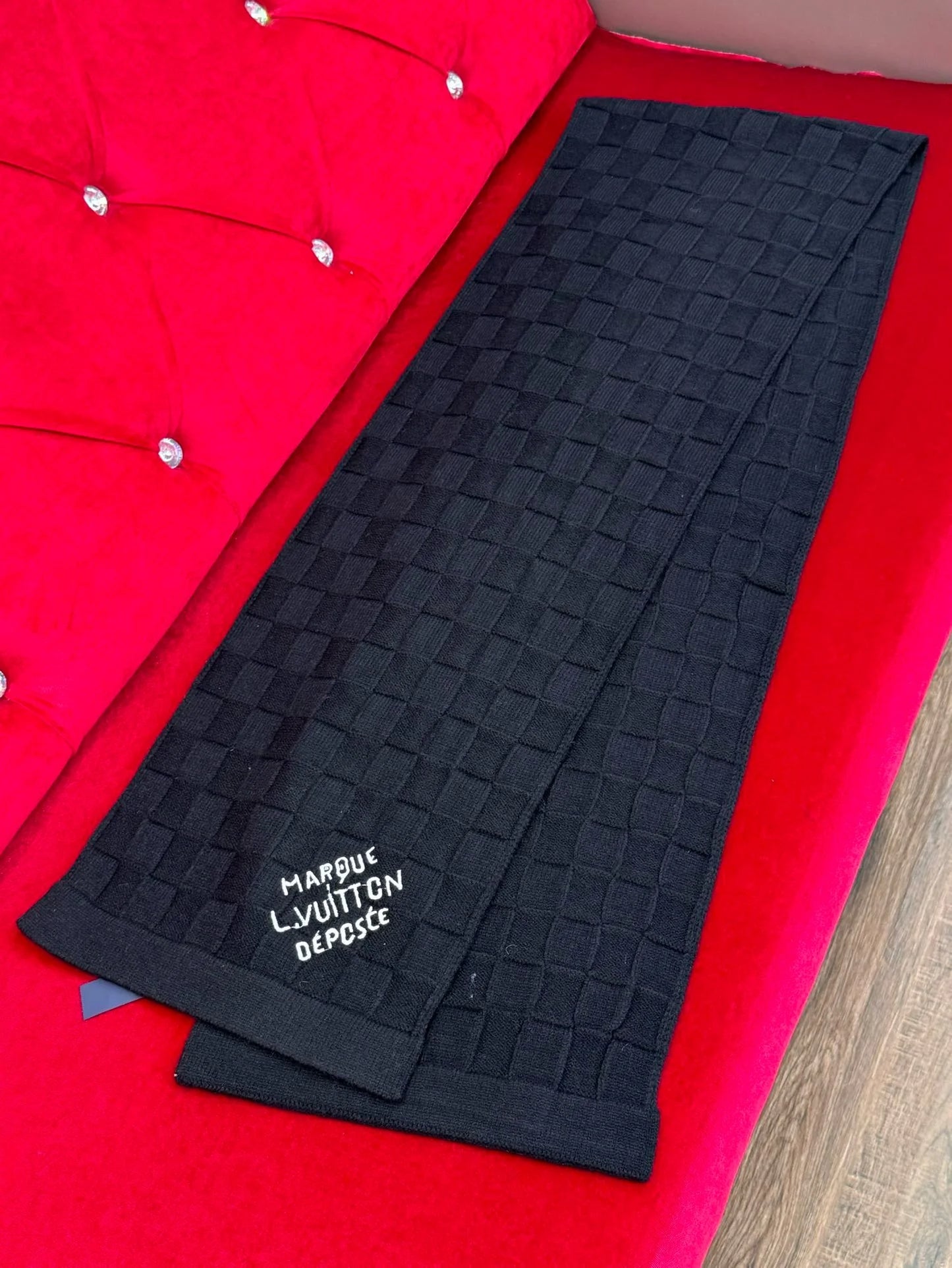 LV SCARF
