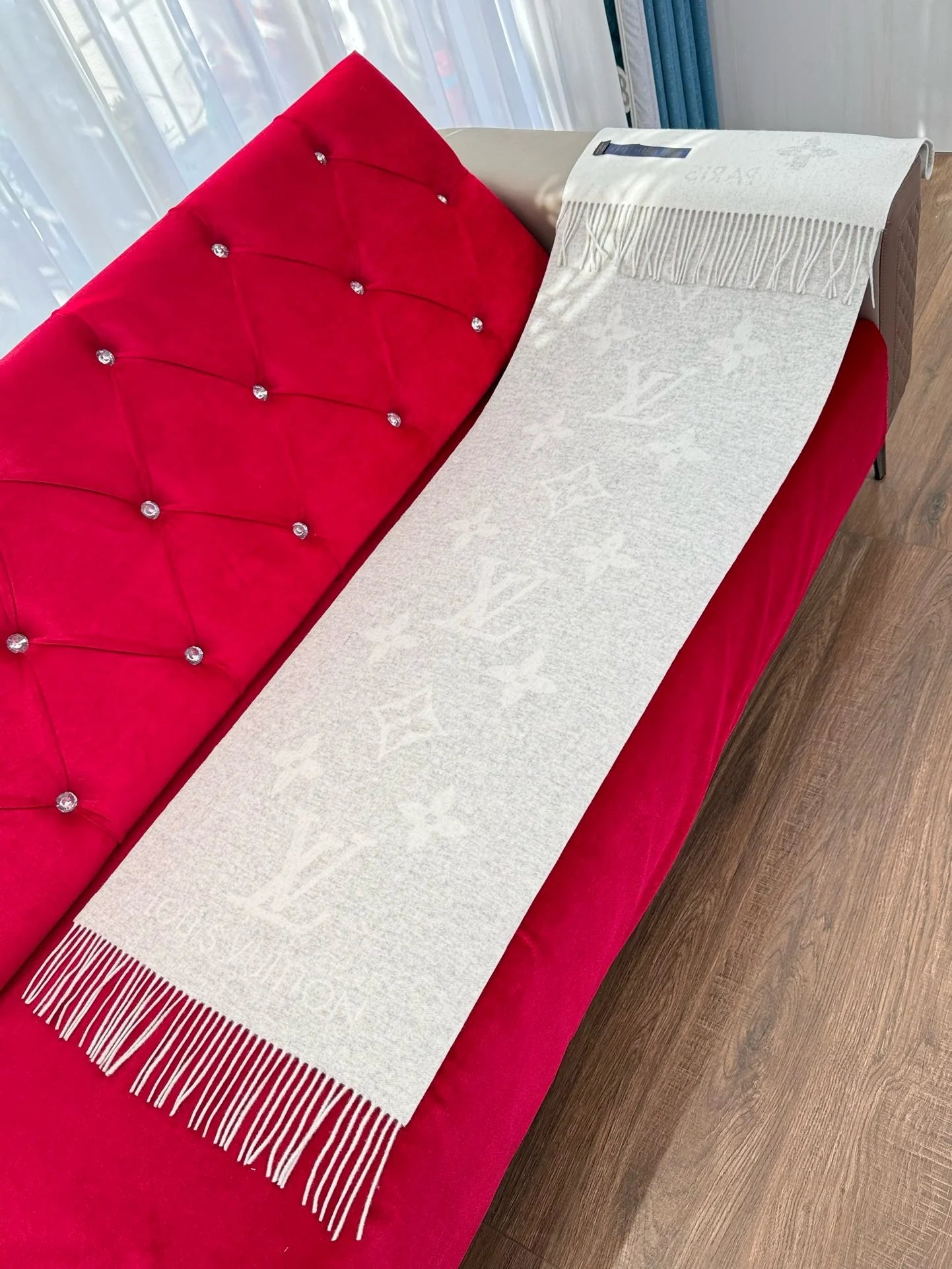 LV SCARF