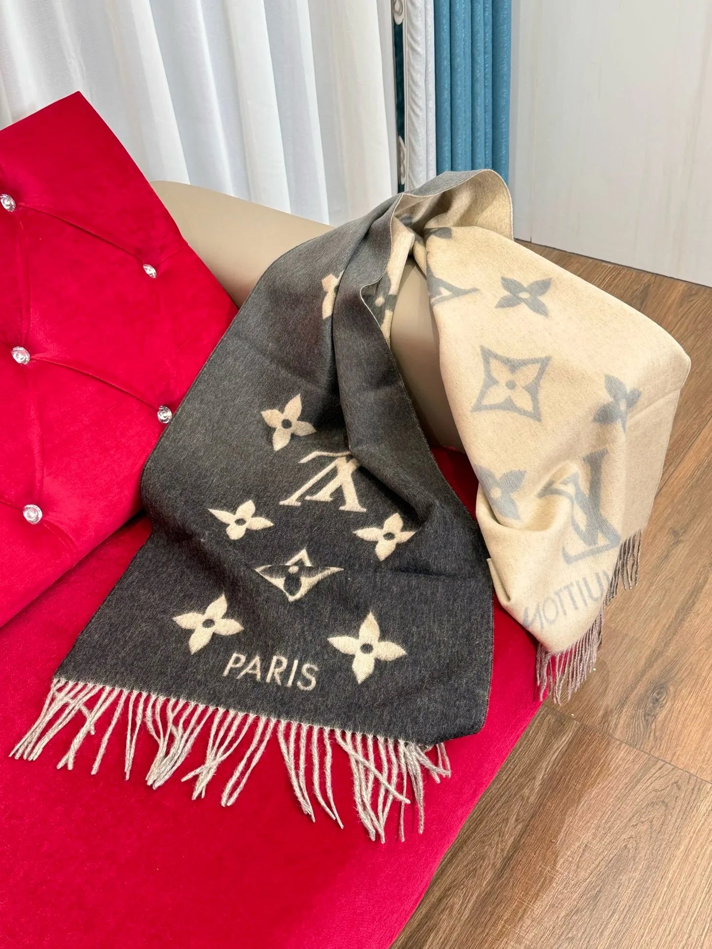 LV SCARF