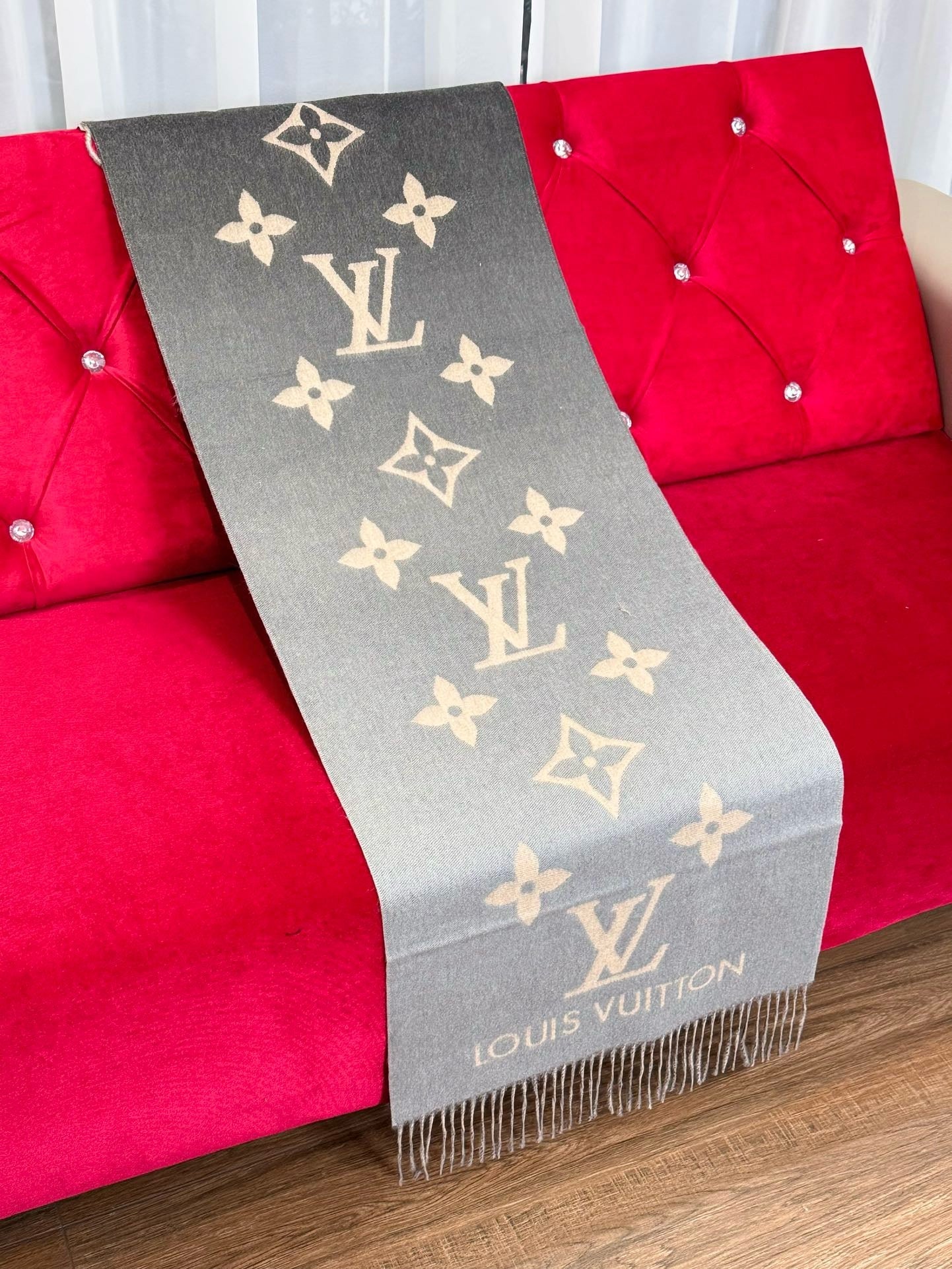 LV SCARF