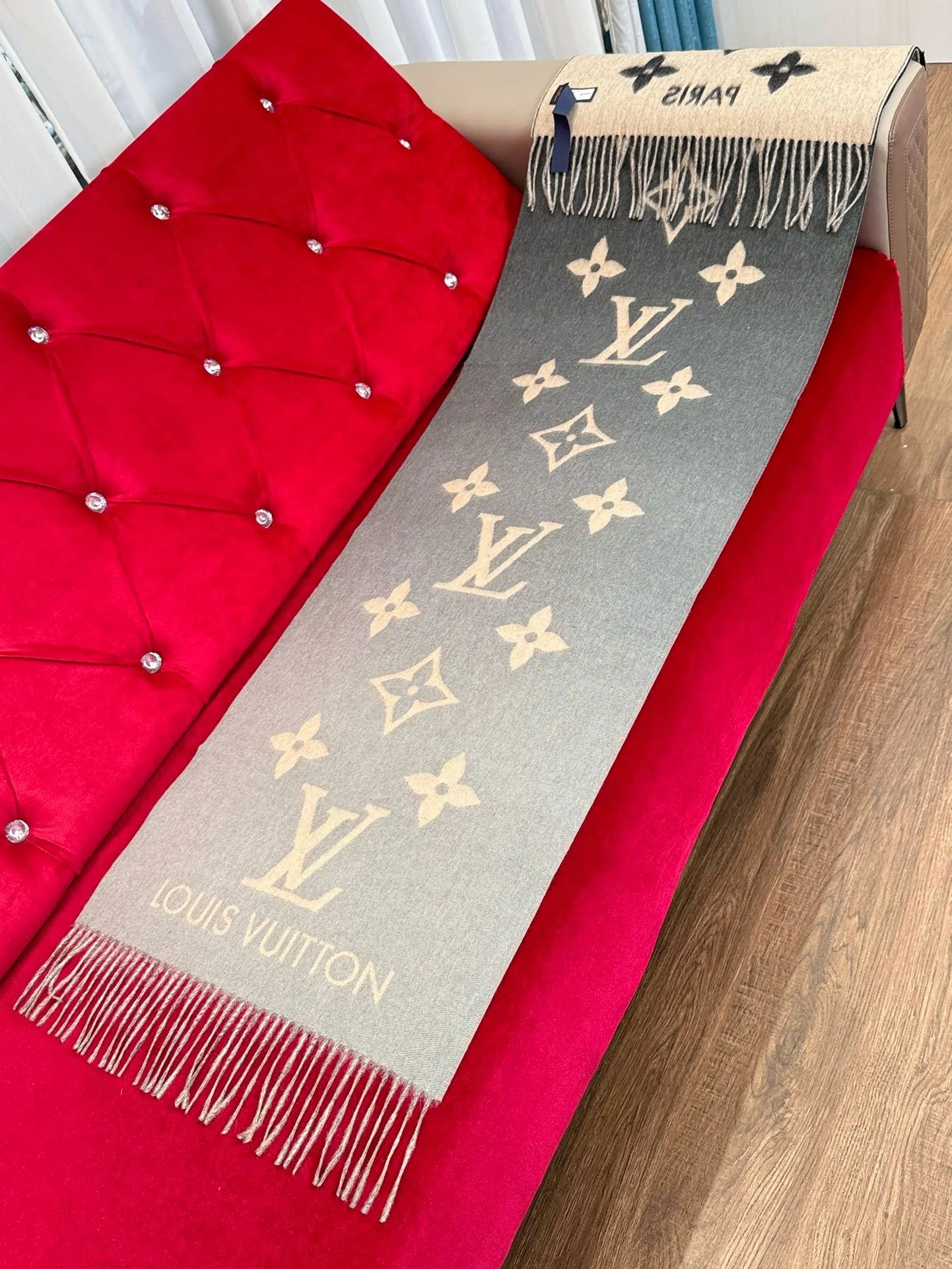 LV SCARF