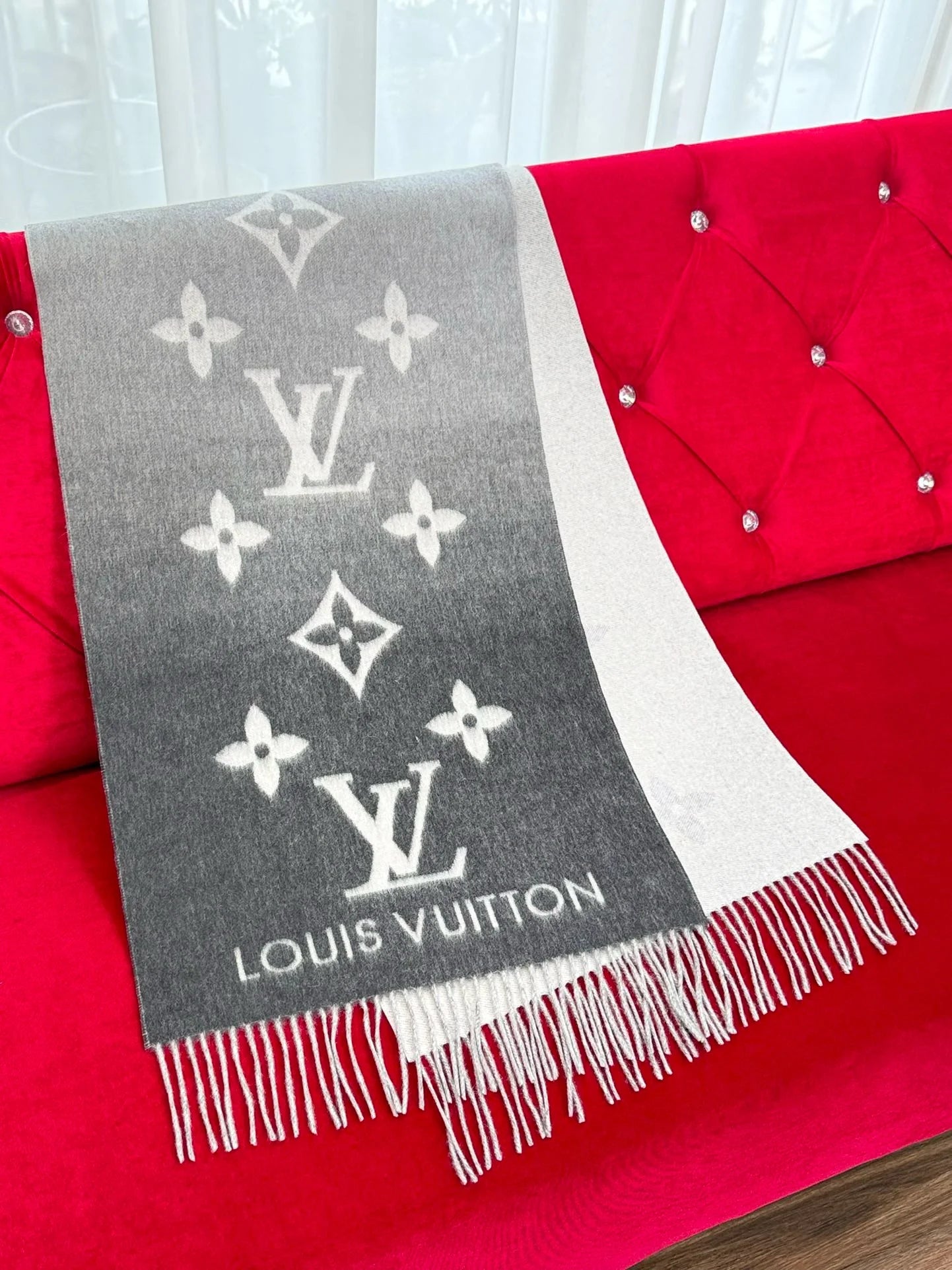 LV SCARF