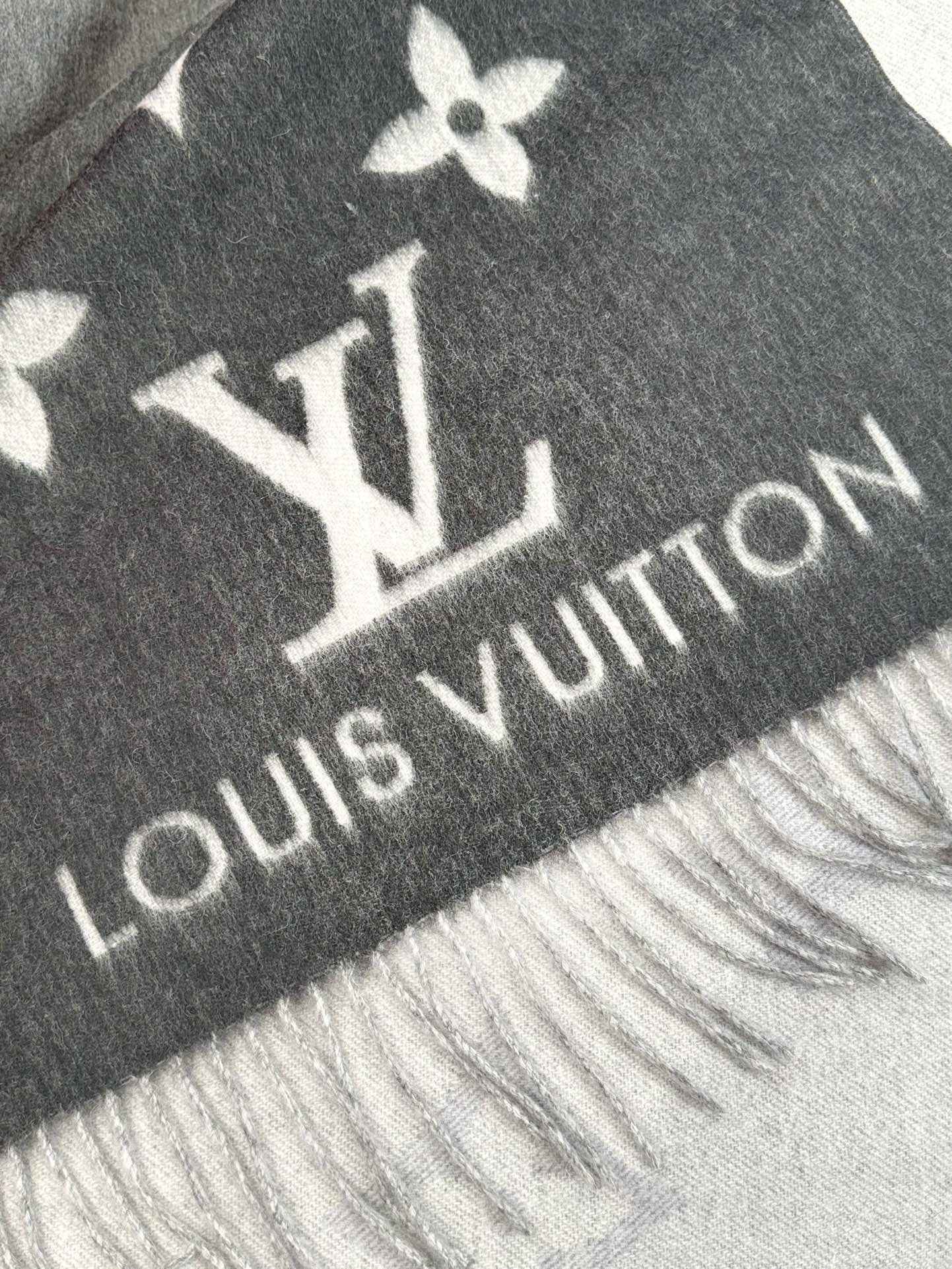 LV SCARF