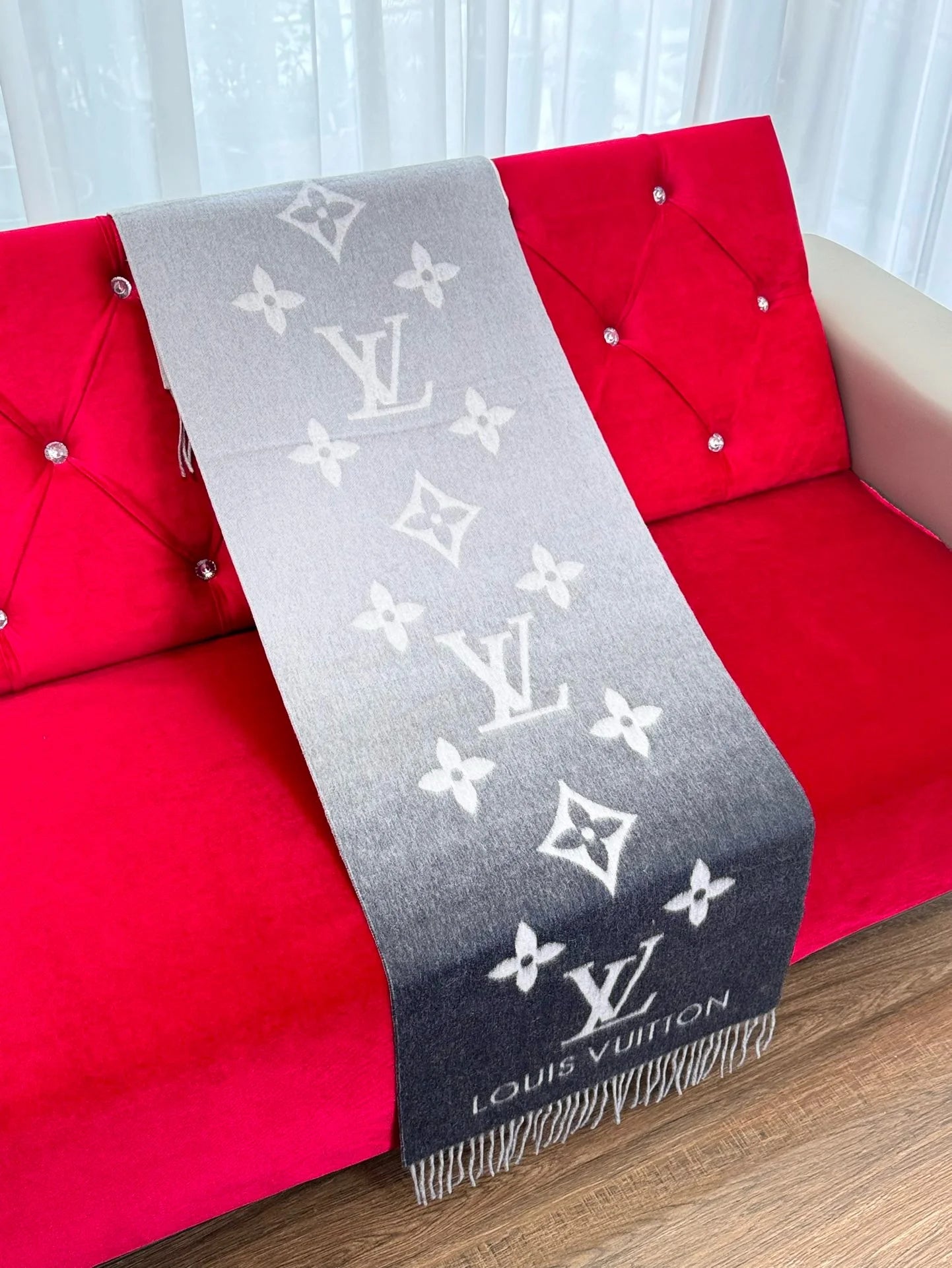 LV SCARF